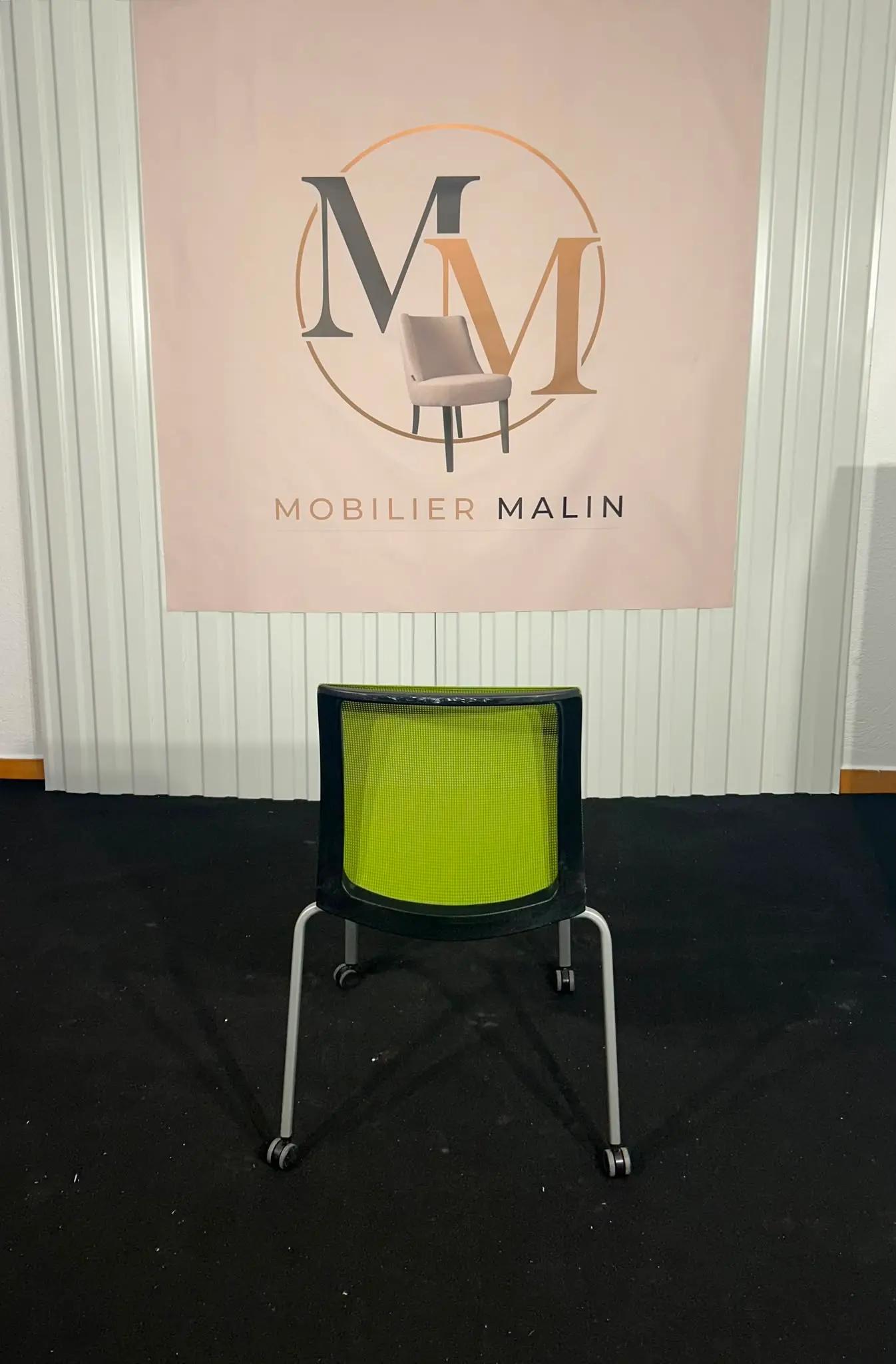 Chaise de bureau Steelcase sur roulettes avec dossier mesh vert anis - vue 4