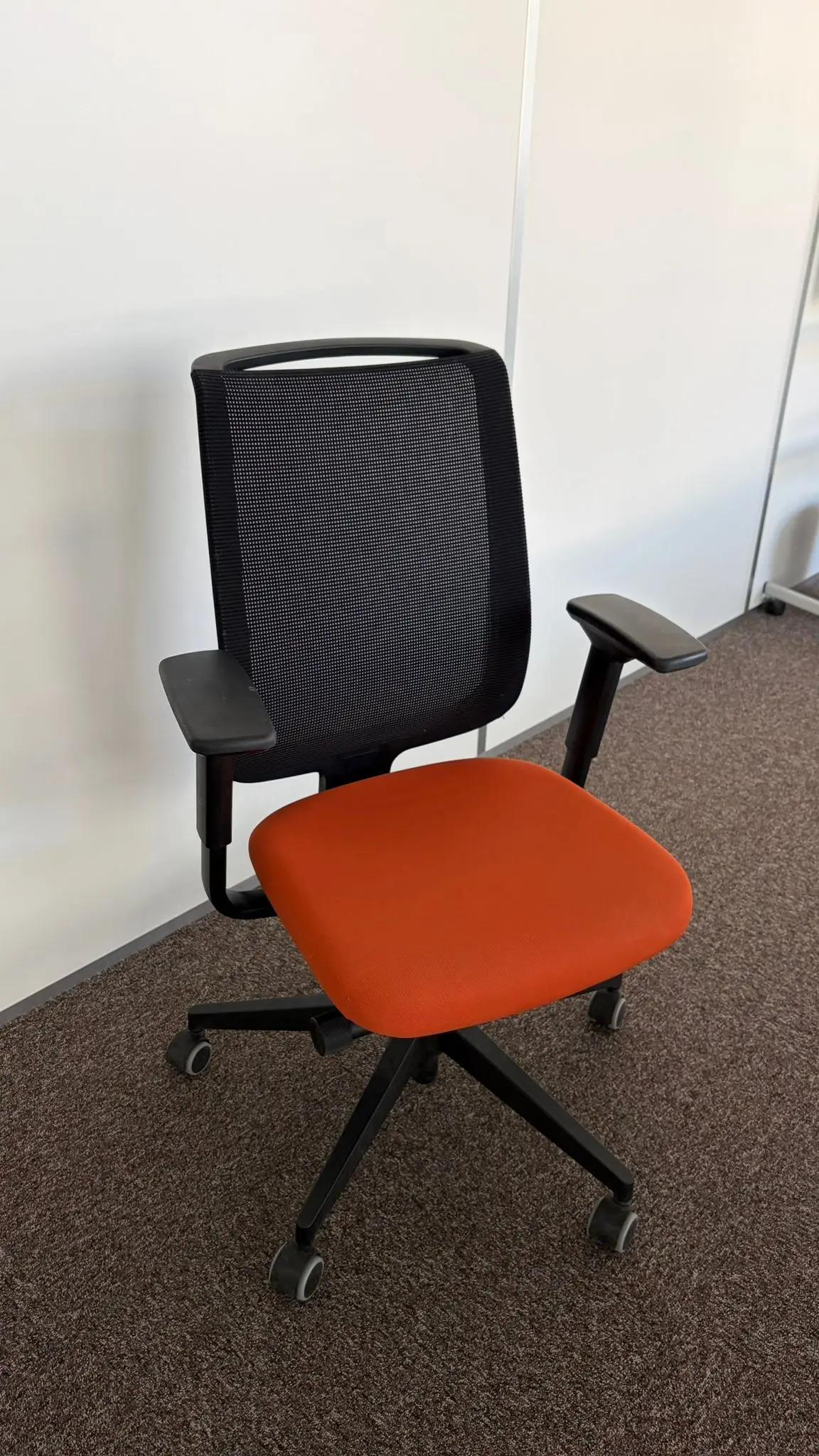 Fauteuil ergonomique orange