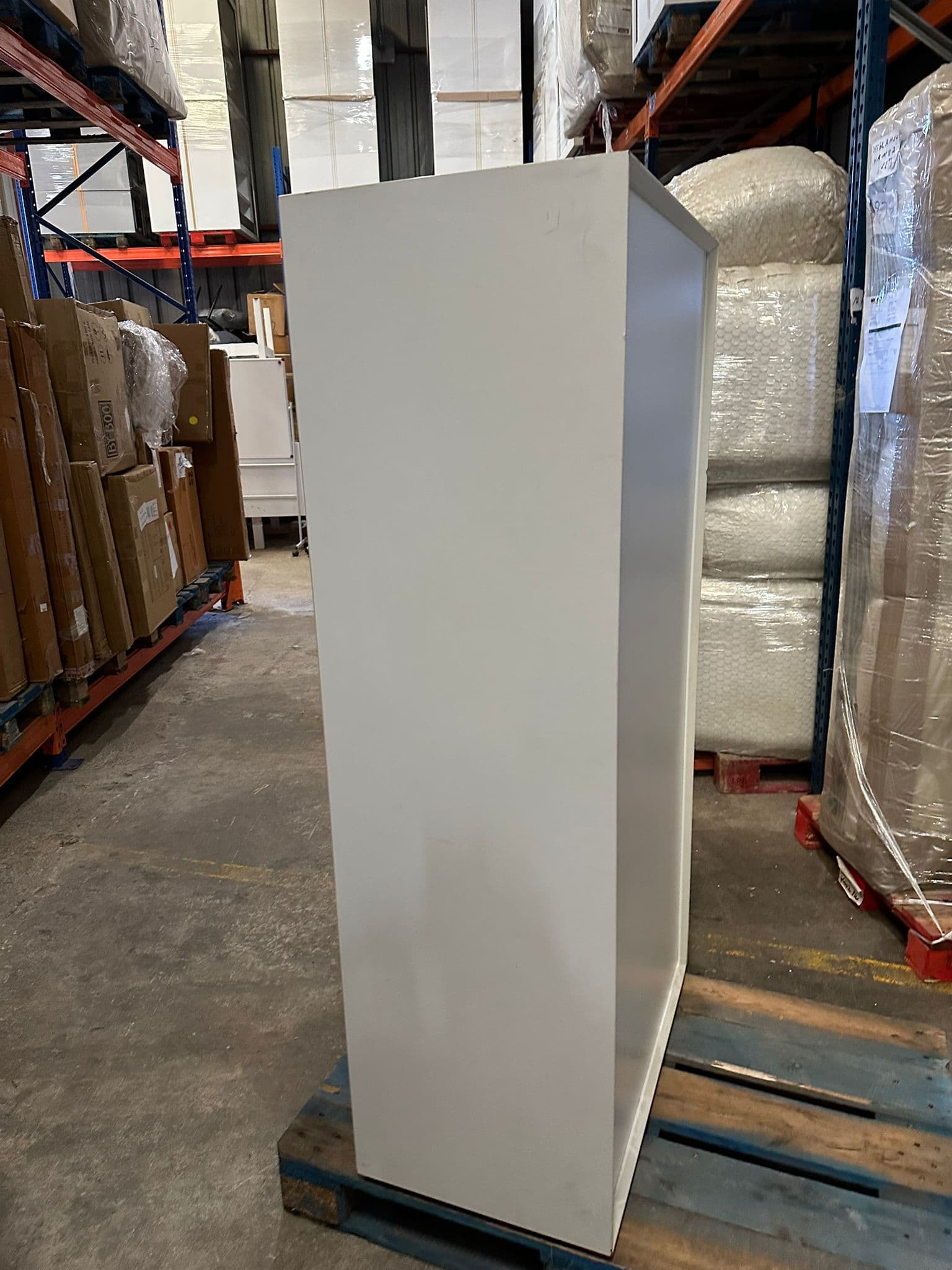 Armoire de bureau blanche 