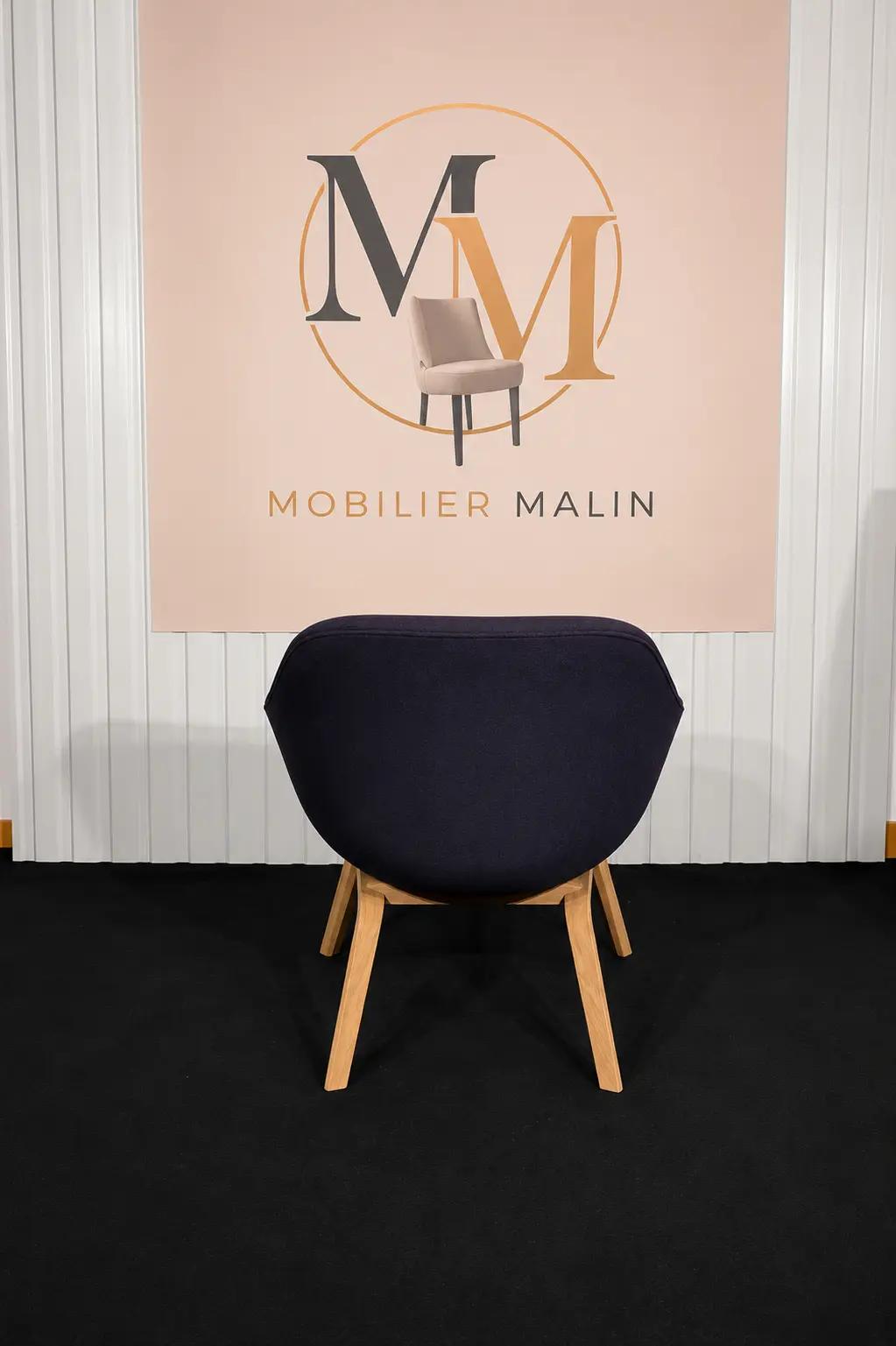 Fauteuil d’accueil scandinave en tissu avec pieds en bois - vue 9