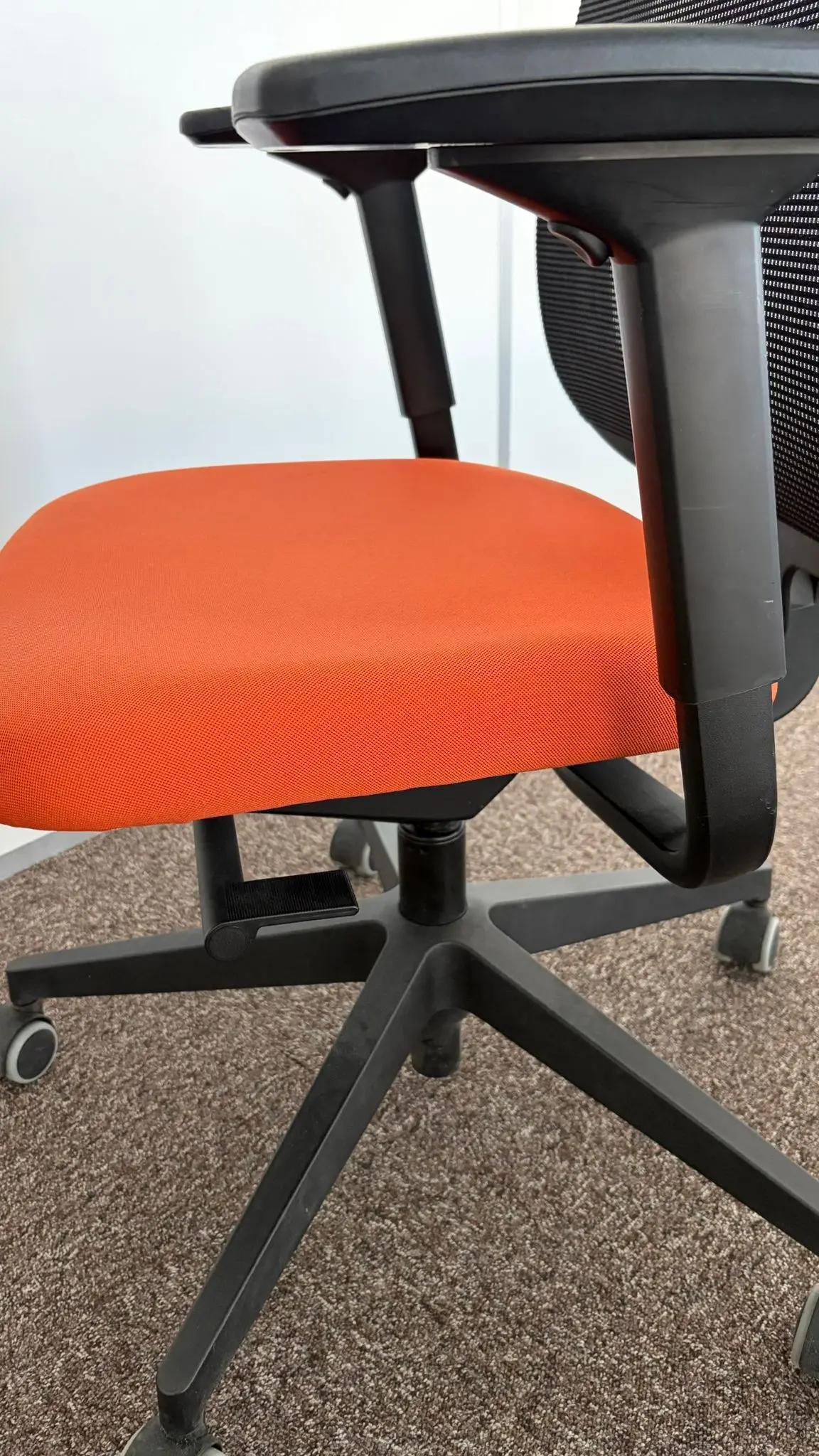 Fauteuil ergonomique orange