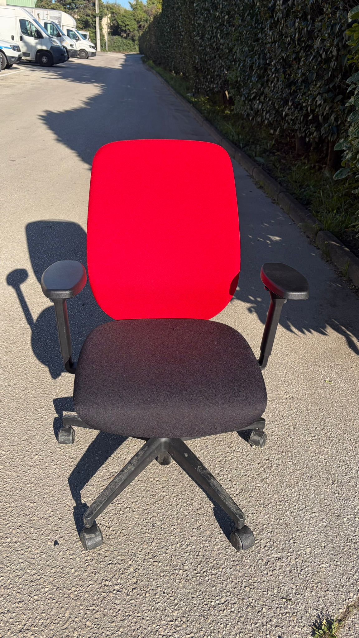 Fauteuil de bureau ergonomique Giroflex rouge