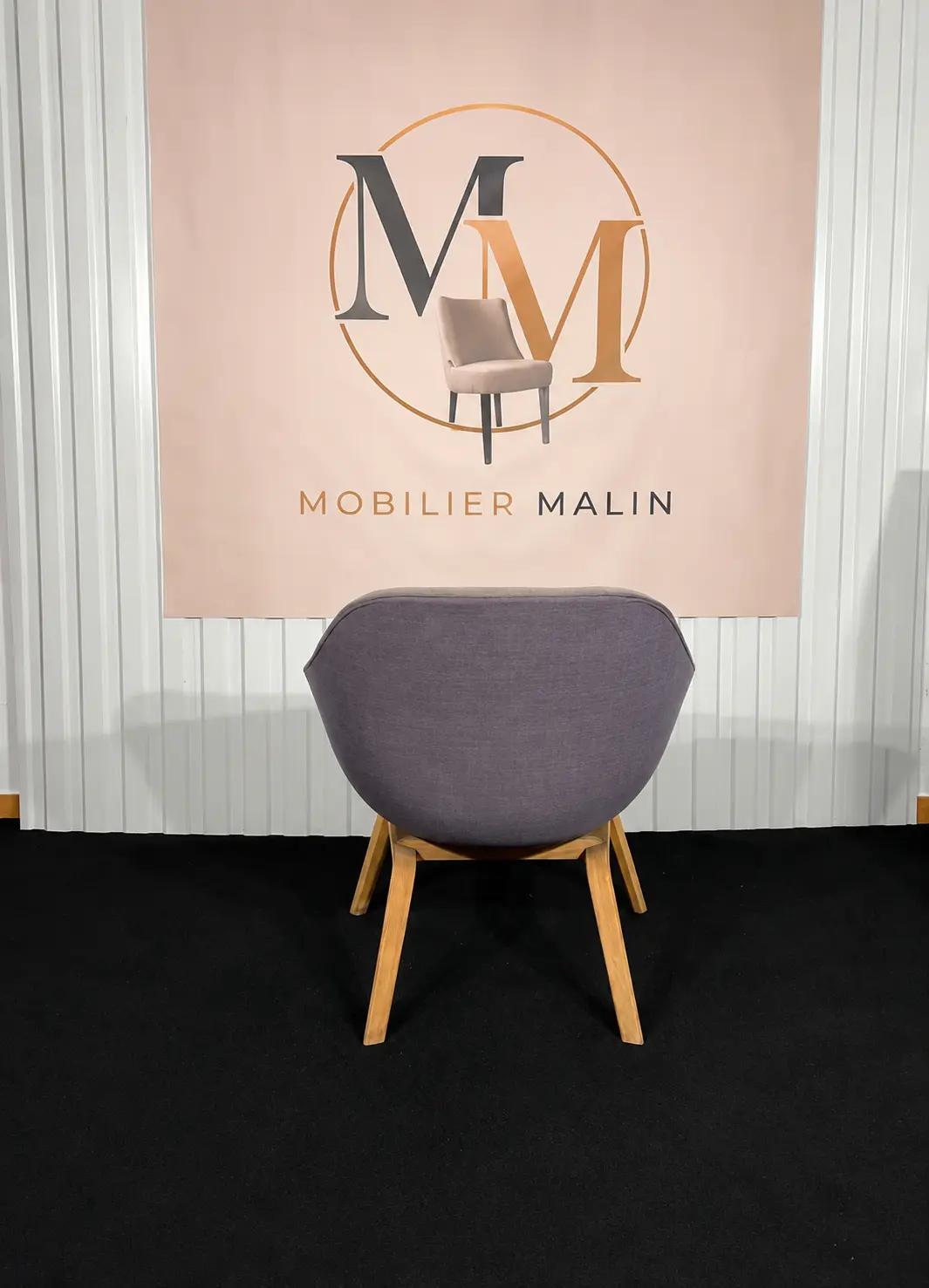 Fauteuil d’accueil scandinave en tissu avec pieds en bois - vue 3