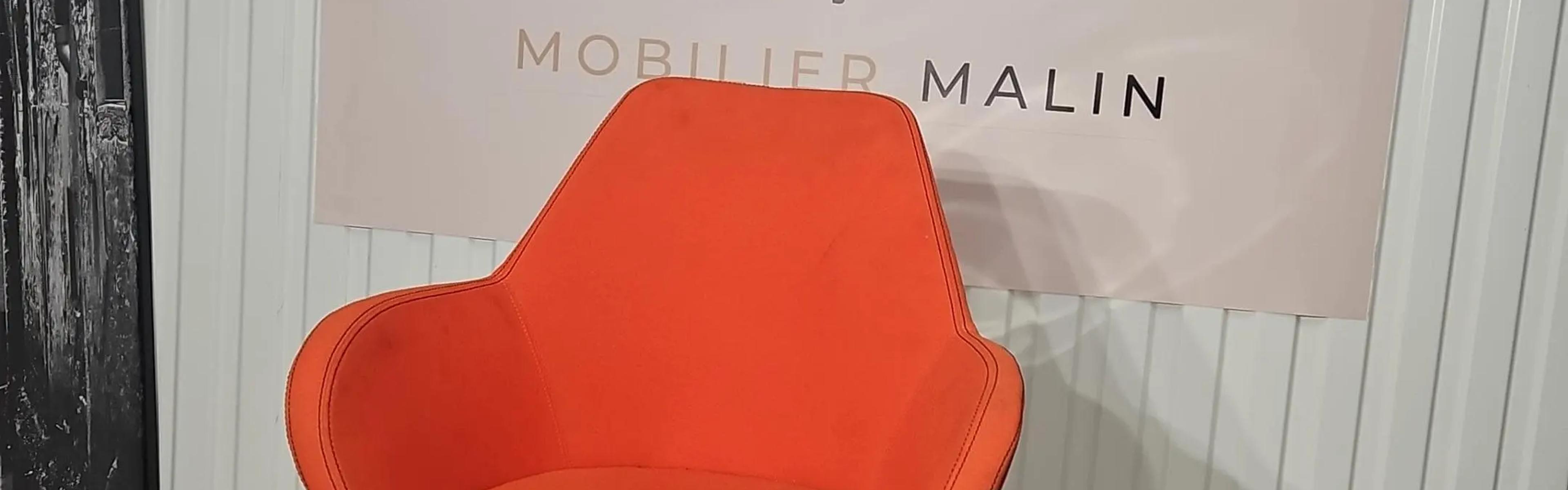 Fauteuil FAN pivotant à base ronde avec assise en tissu orange