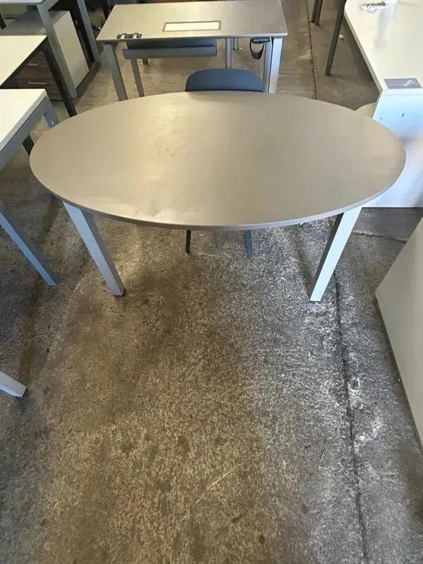 Table de réunion ovale 150x90 cm