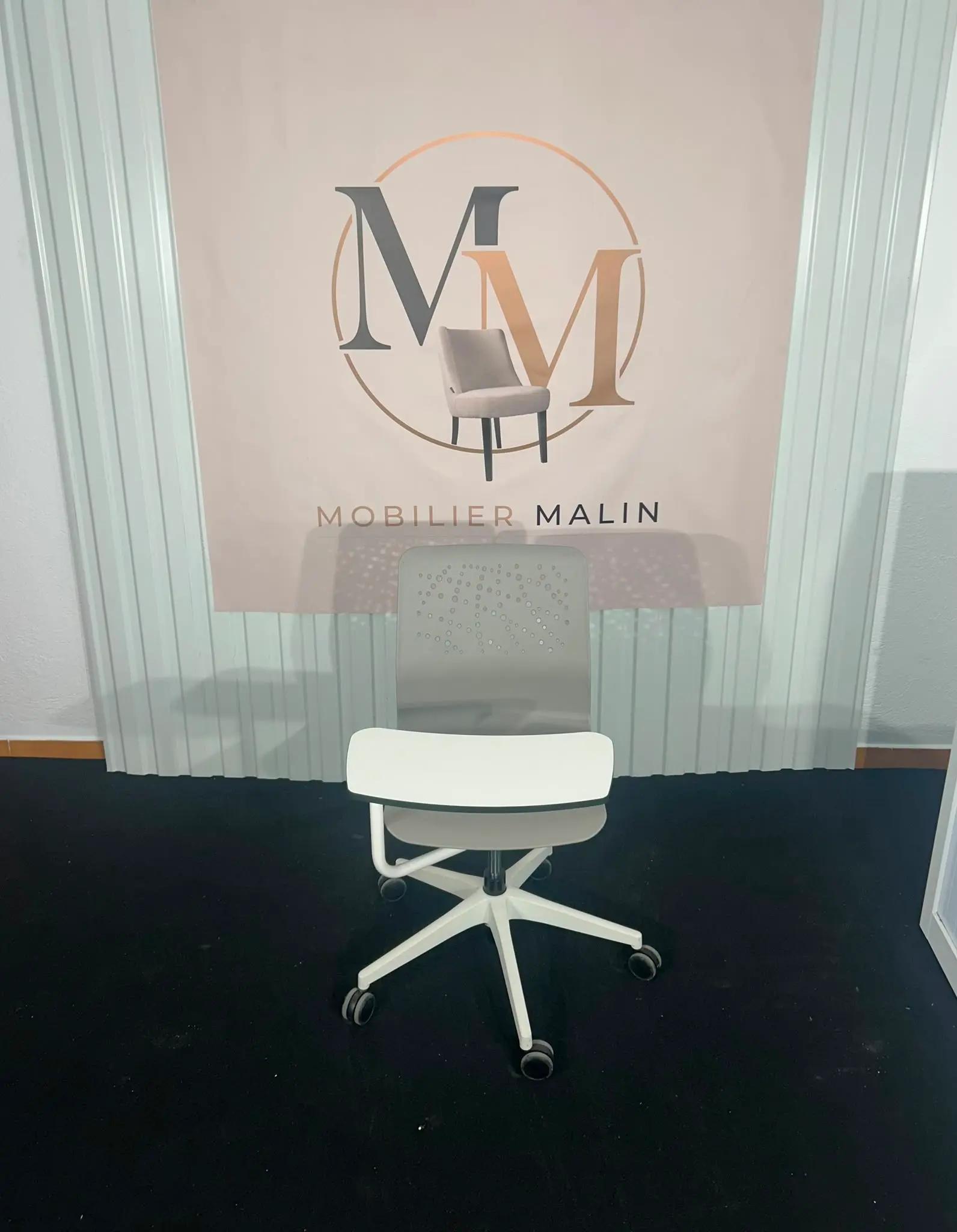 chaise avec table pour formation
