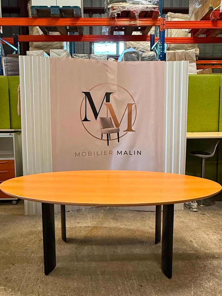 Table de réunion ovale 200 × 110 cm – 8 à 10 personnes