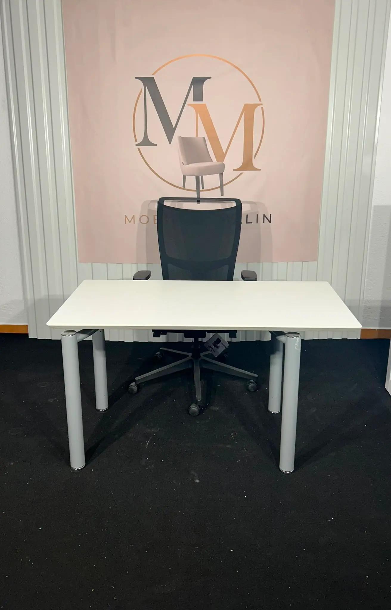 Bureau professionnel 120x60 reconditionné blanc avec pieds alu chromés
