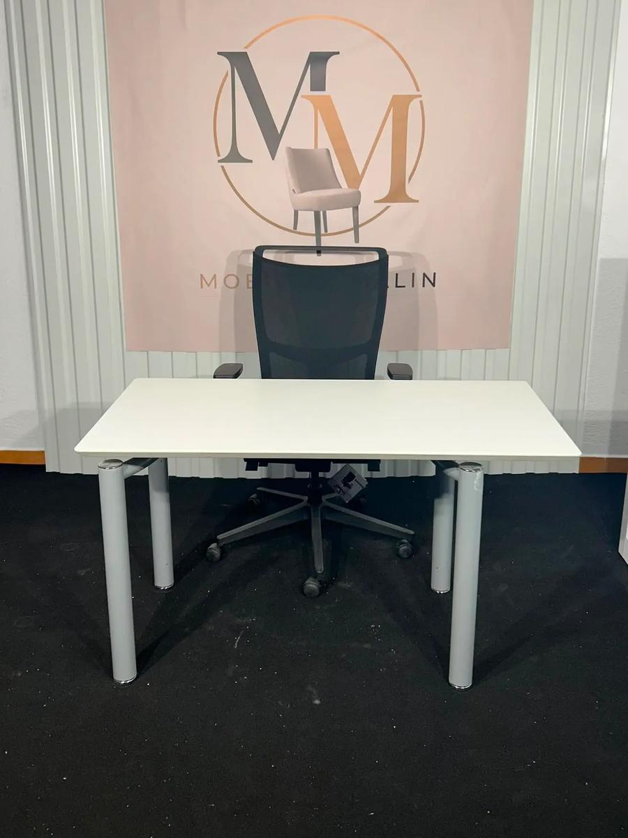 Bureau professionnel 120x60 reconditionné blanc avec pieds alu chromés