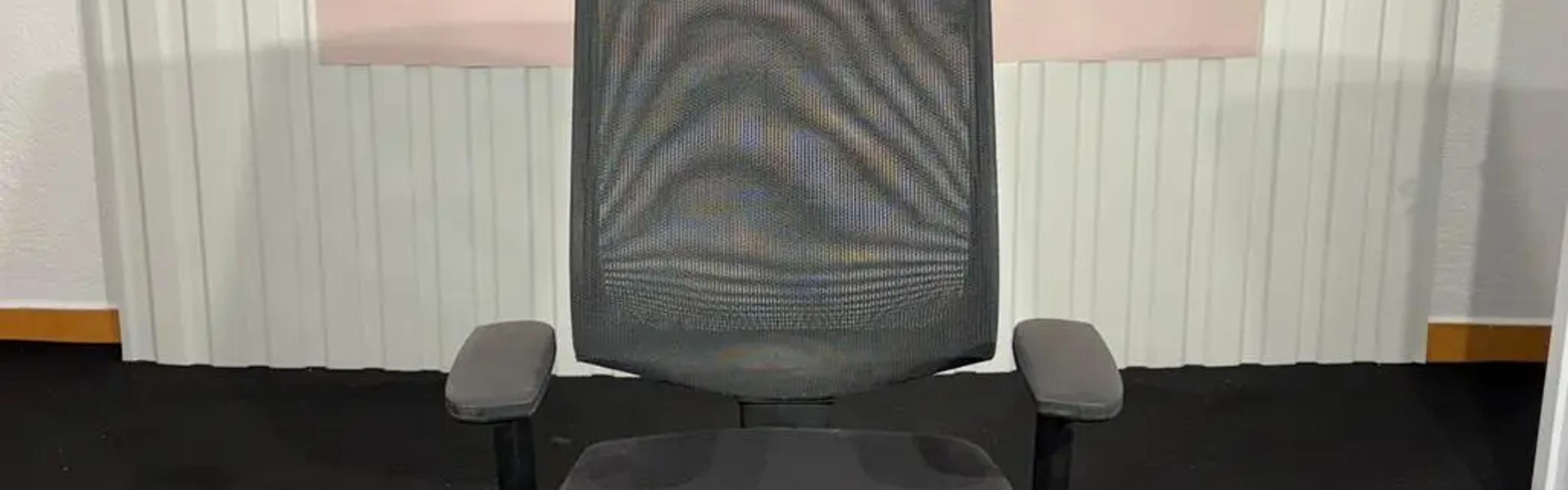 Fauteuil de bureau ergonomique KLÖBER – dossier résille noir