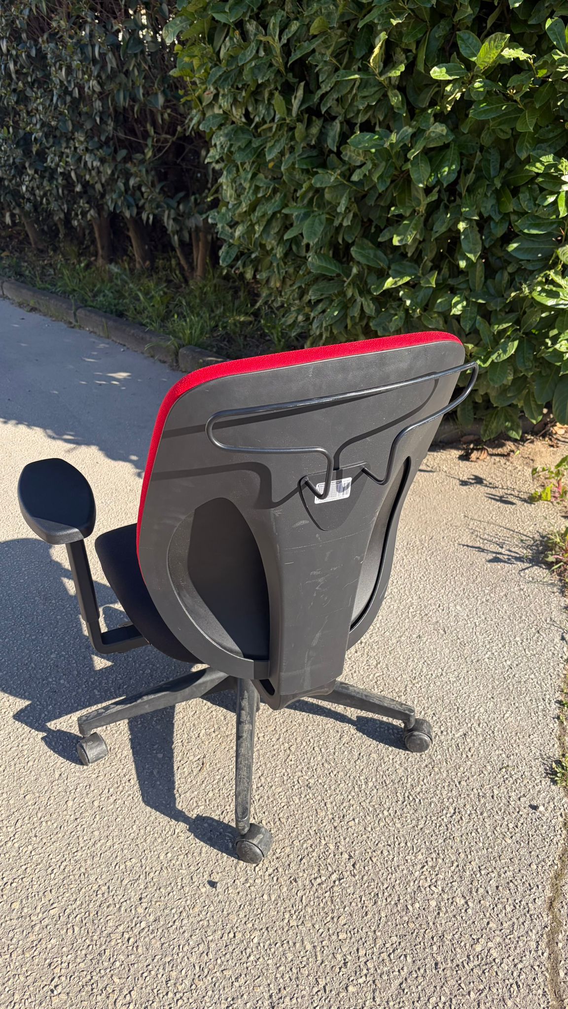 Fauteuil de bureau ergonomique Giroflex rouge