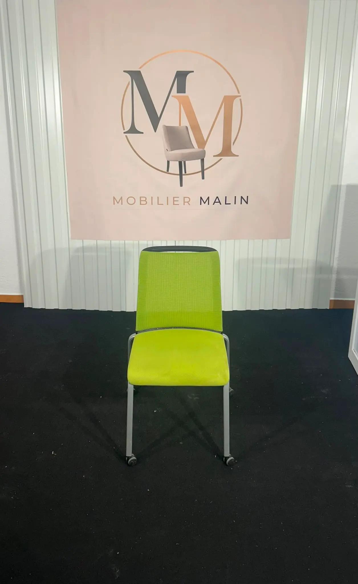 Chaise de bureau Steelcase sur roulettes avec dossier mesh vert anis - vue 2