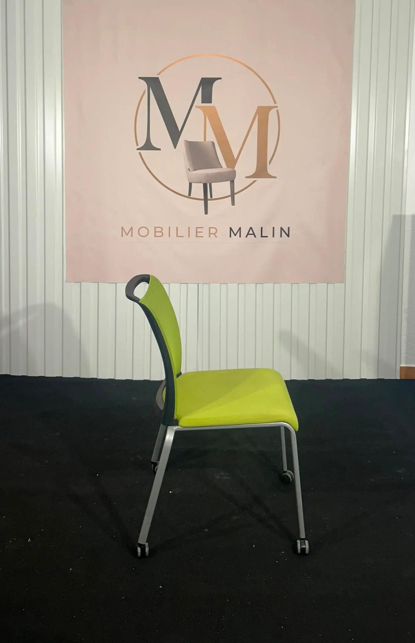 Chaise de bureau Steelcase sur roulettes avec dossier mesh vert anis - vue 3