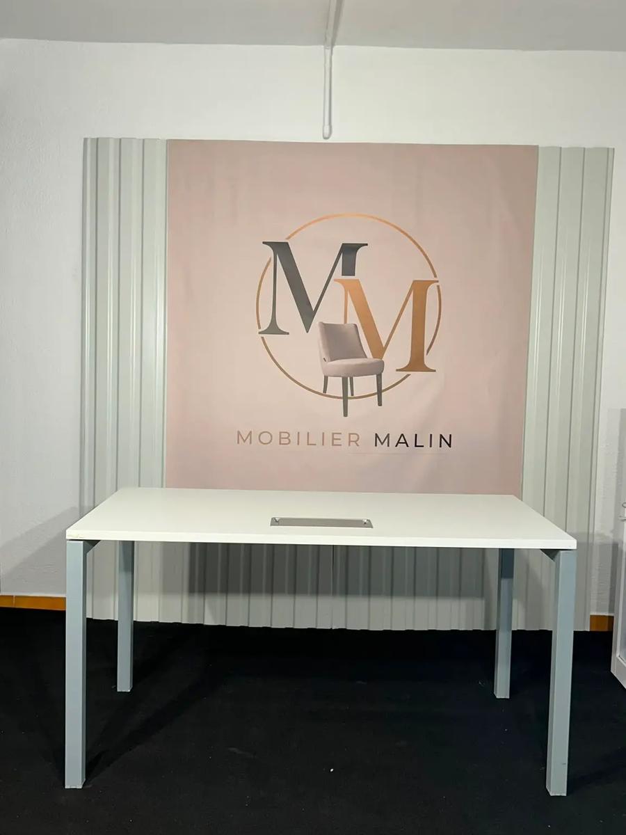 Bureau 140x70 Blanc Pieds Alu – Trappe Câbles Intégrée – Pro Reconditionné ✅