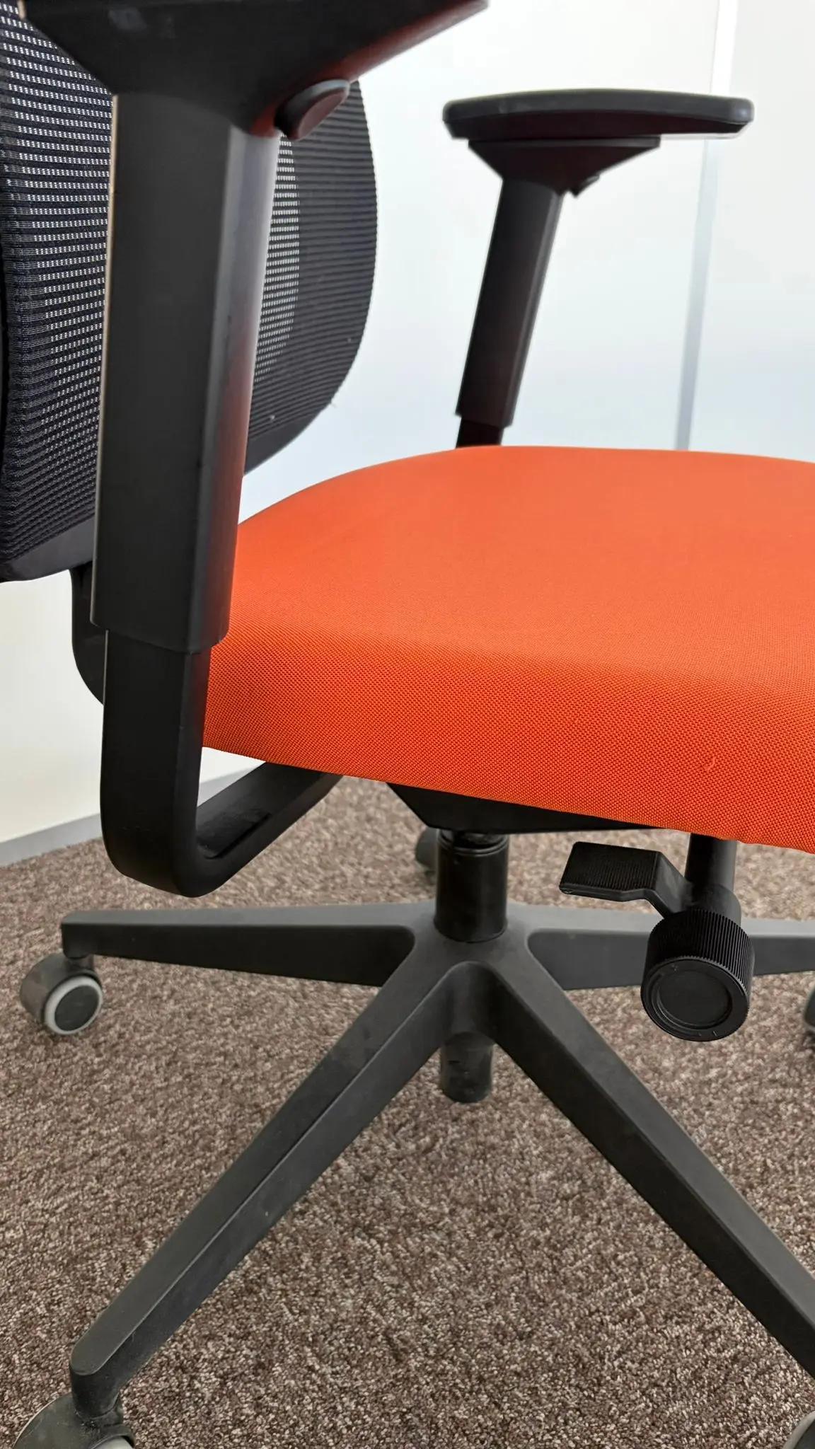 Fauteuil ergonomique orange
