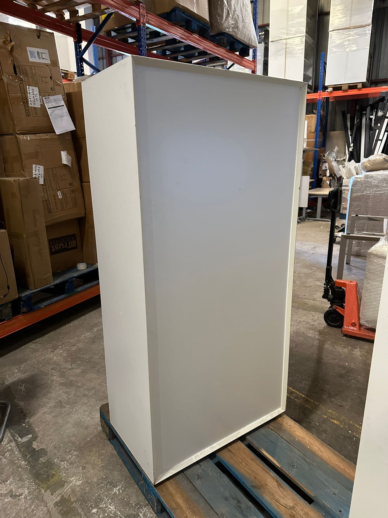 Armoire de bureau blanche 