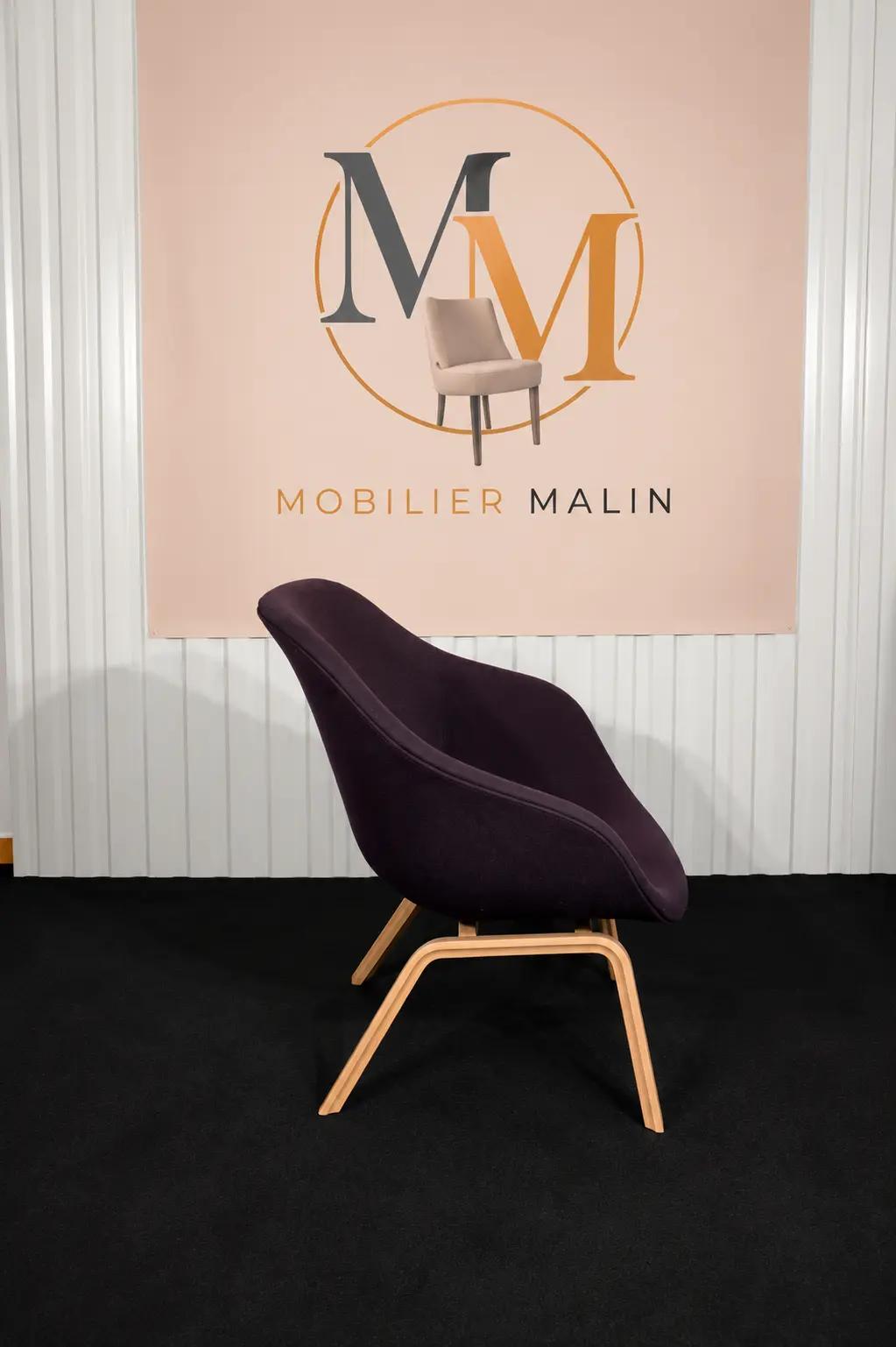 Fauteuil d’accueil scandinave en tissu avec pieds en bois - vue 8