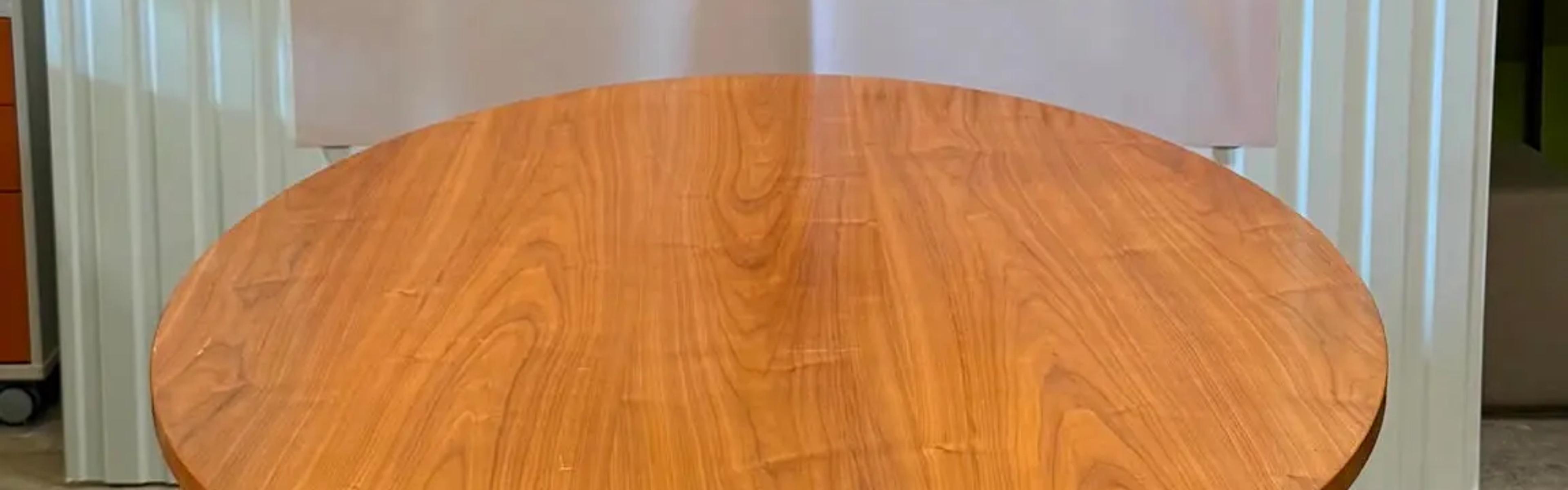 Table ovale marron