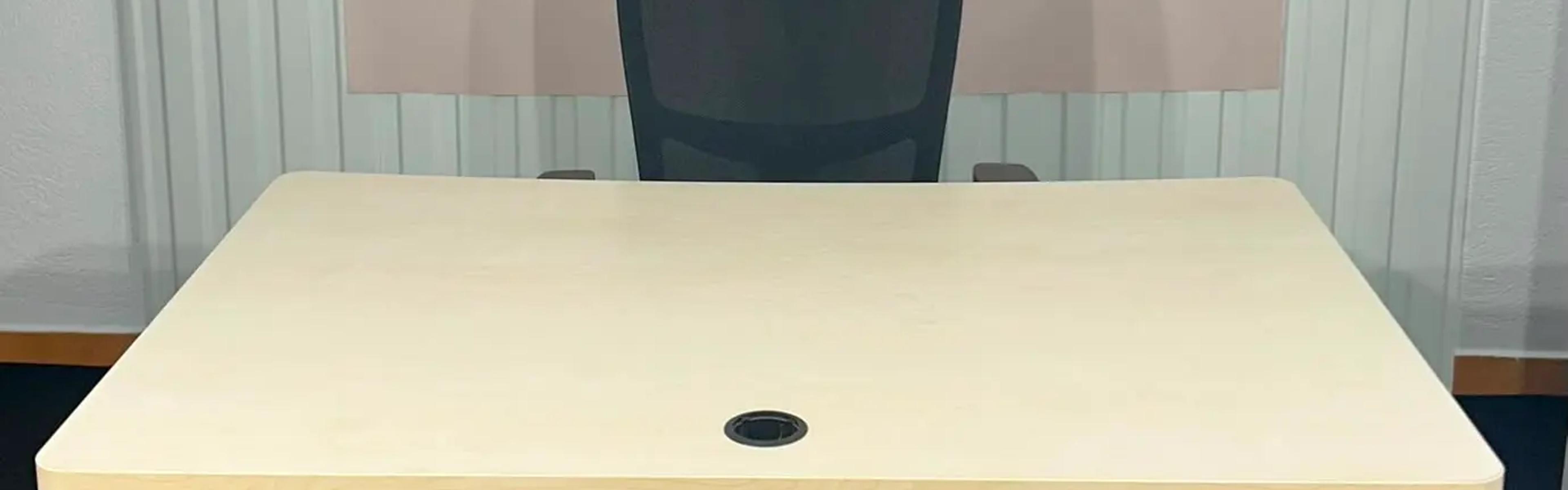 Bureau 120x80 Érable Clair Pieds Arqués Alu – Passe-Câble – Design Européen Pro ✅