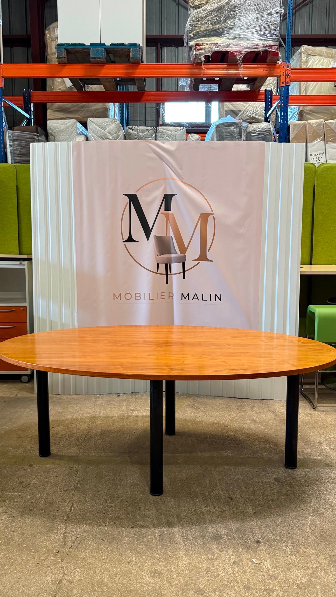 TABLE OVALE MARRON