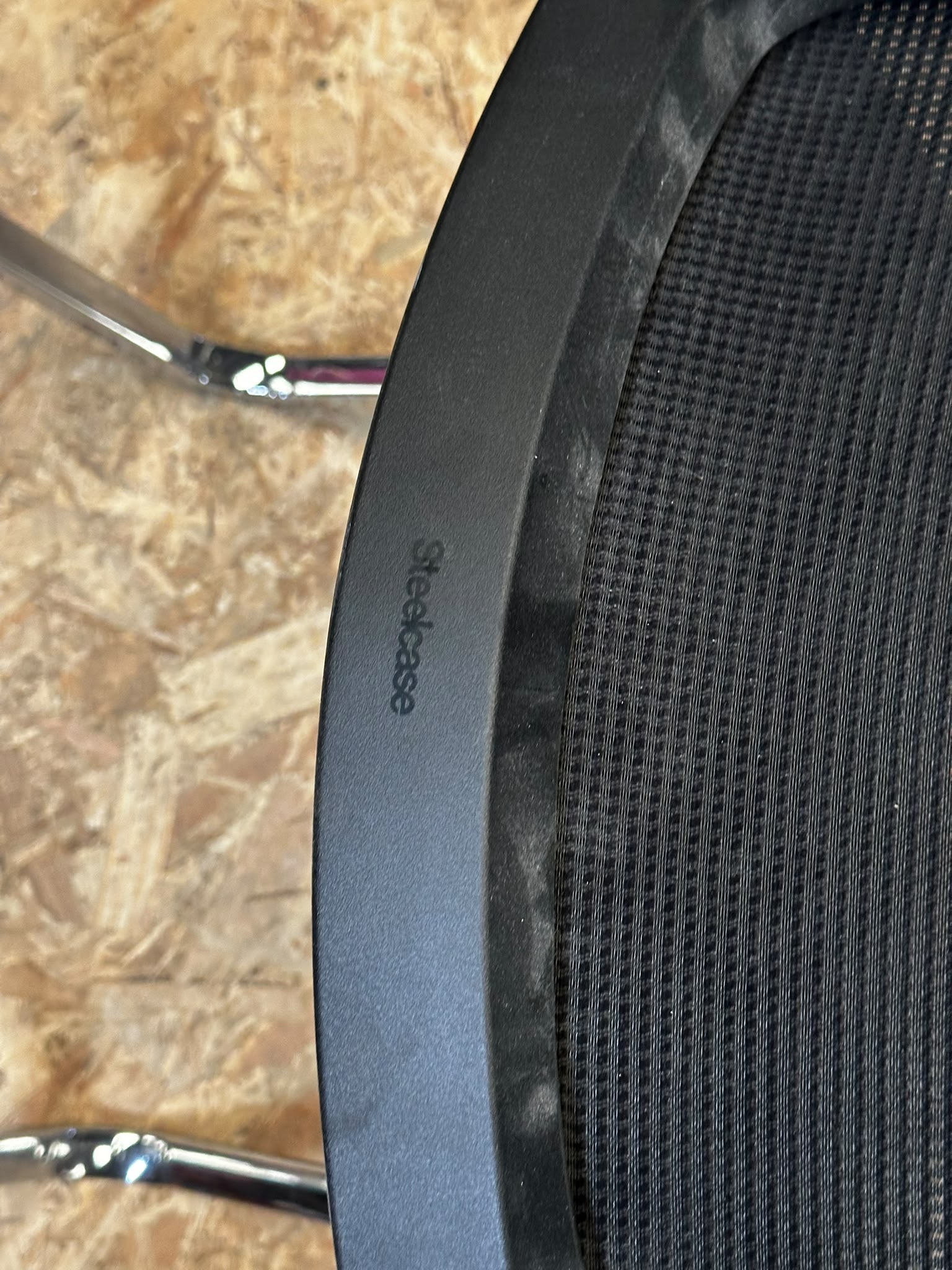 Chaise d’accueil Steelcase – Résille noire et piètement luge chromé - vue 3