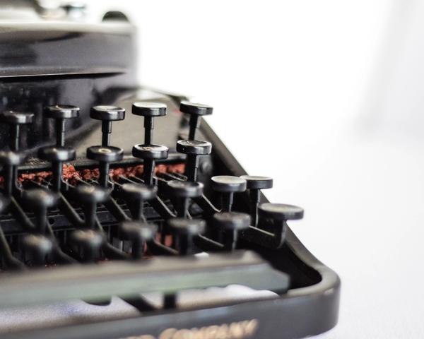 Typewriter symbolizing transcriptions from audio to text