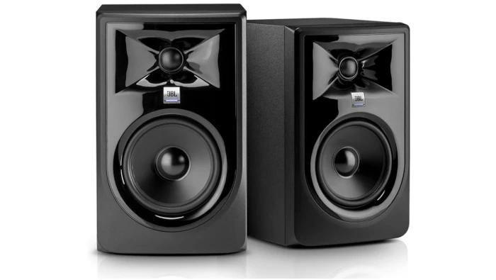 JBL Professional 305P MkII 5-Inch 2-Way Powered Active Monitor Speaker for Near Field Music Production