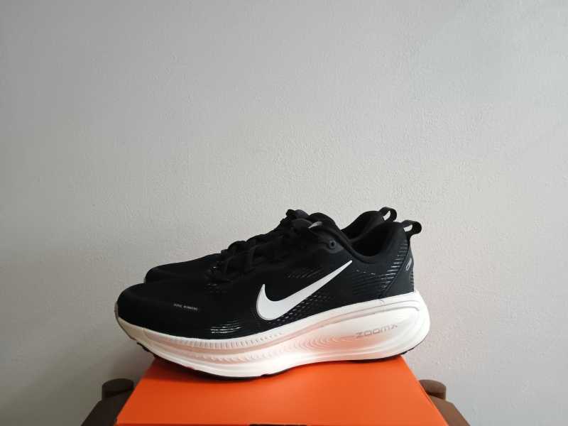 ZoomX Vomero 18