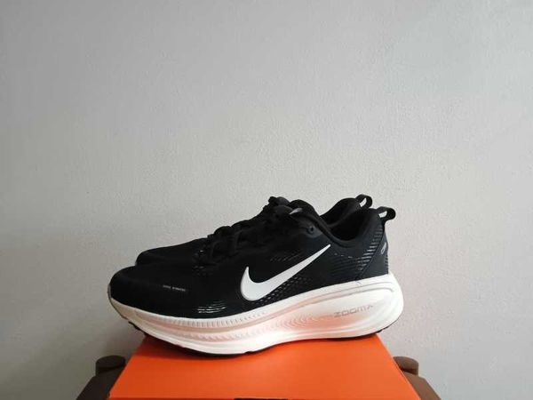 ZoomX Vomero 18