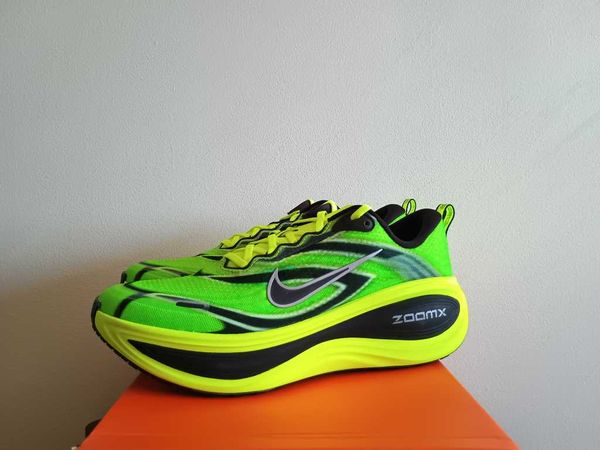 ZoomX Vomero Plus