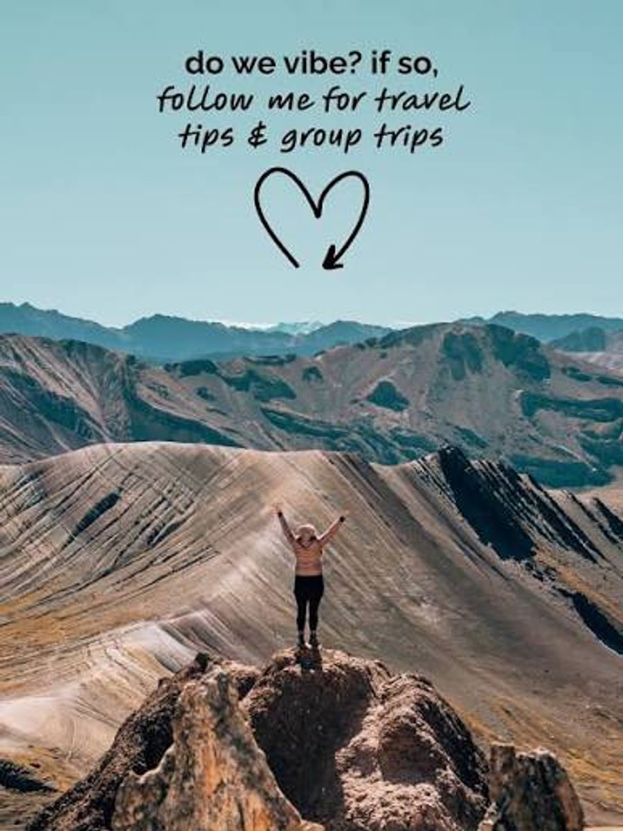 Traveler celebrating a mountain view — share travel tips on GoFleet