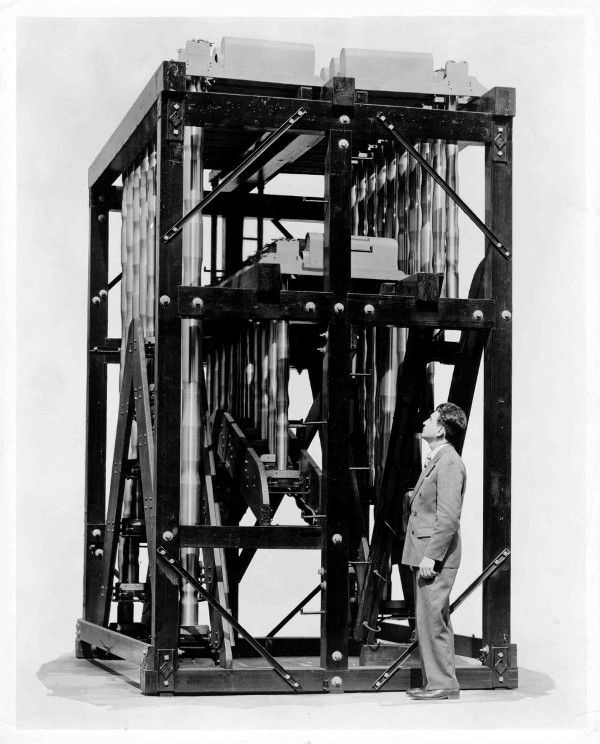 Black & White picture of Carillon Chimes