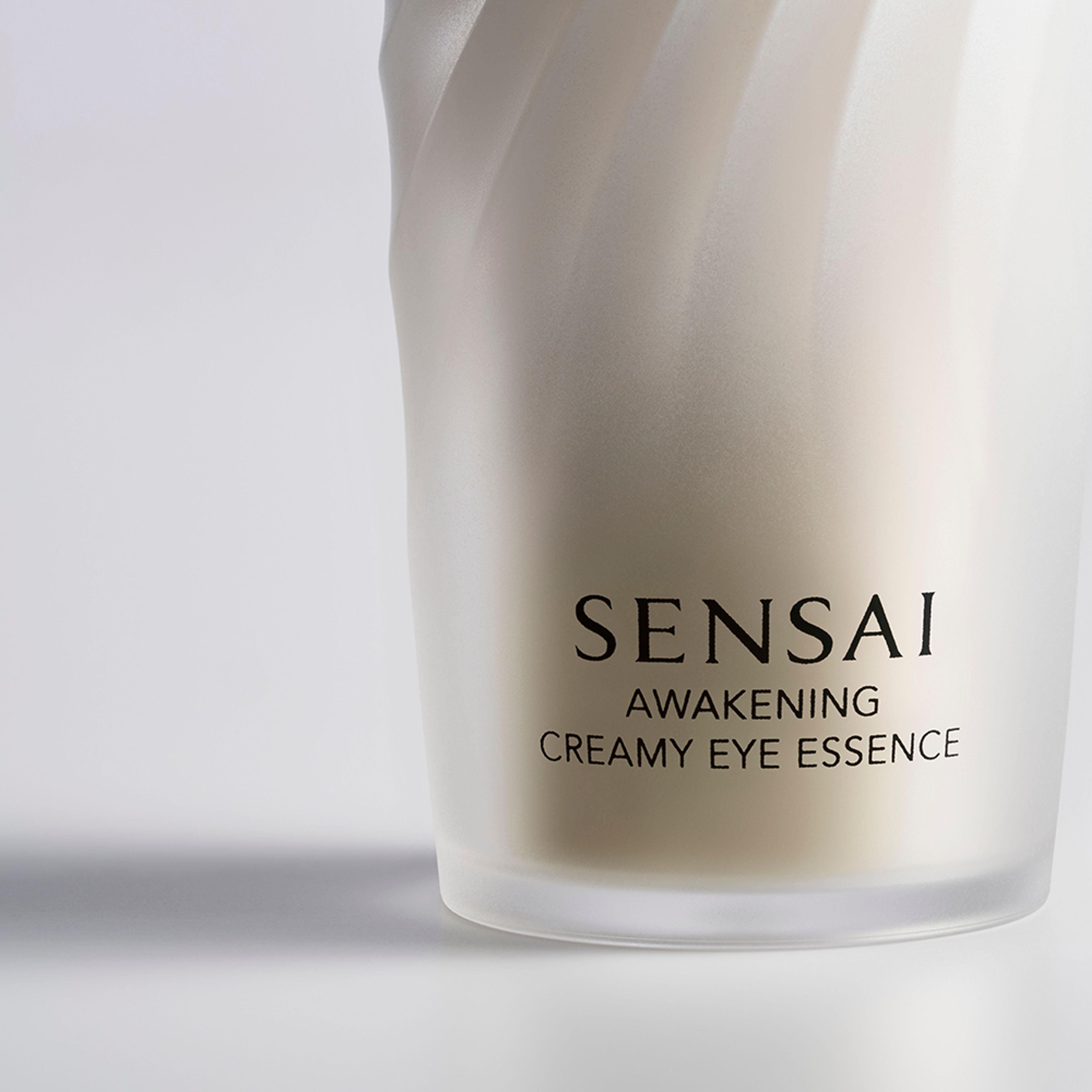 Sensai Awakening Creamy Eye Essence 4
