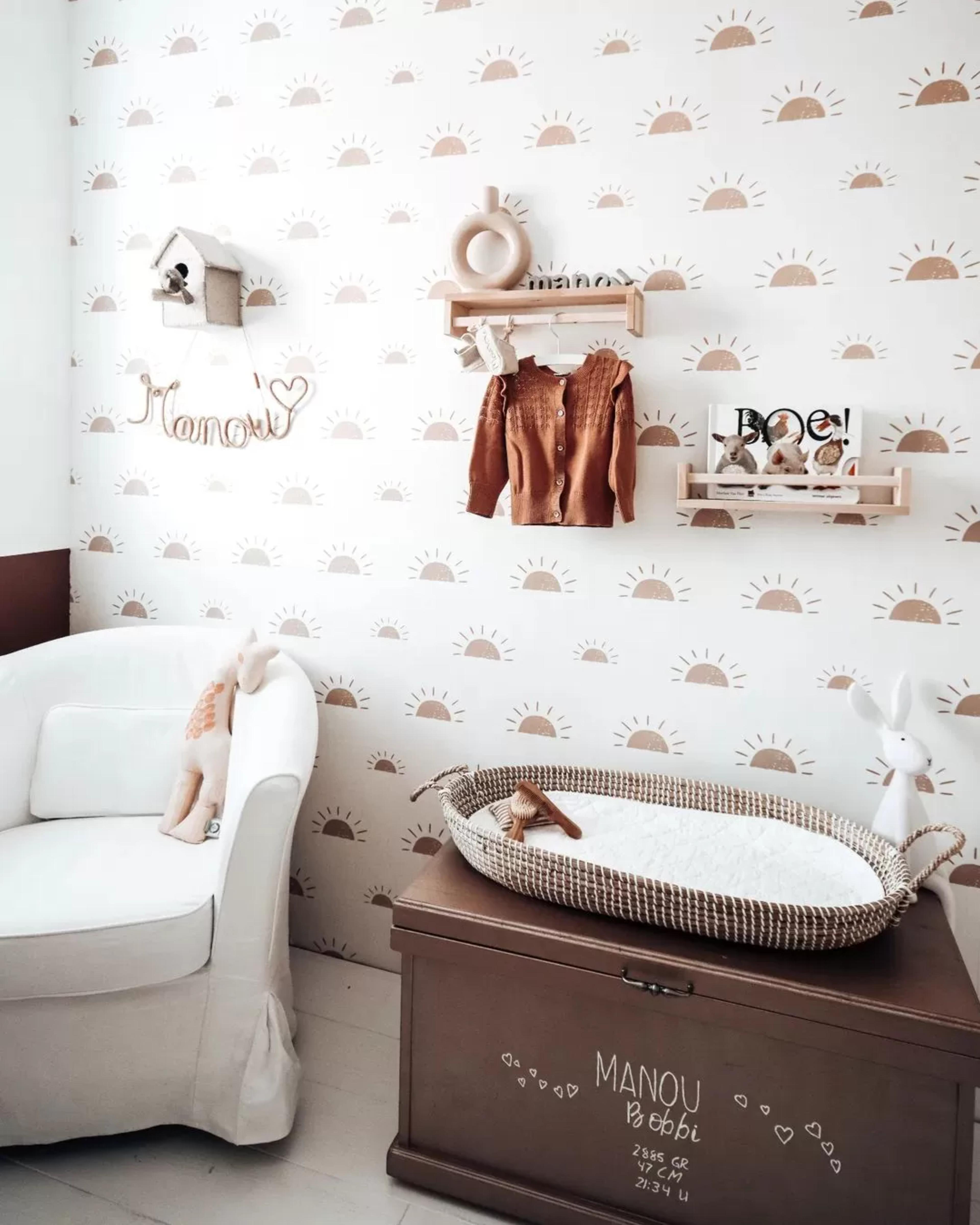 babykamer-kistje-behang-zon