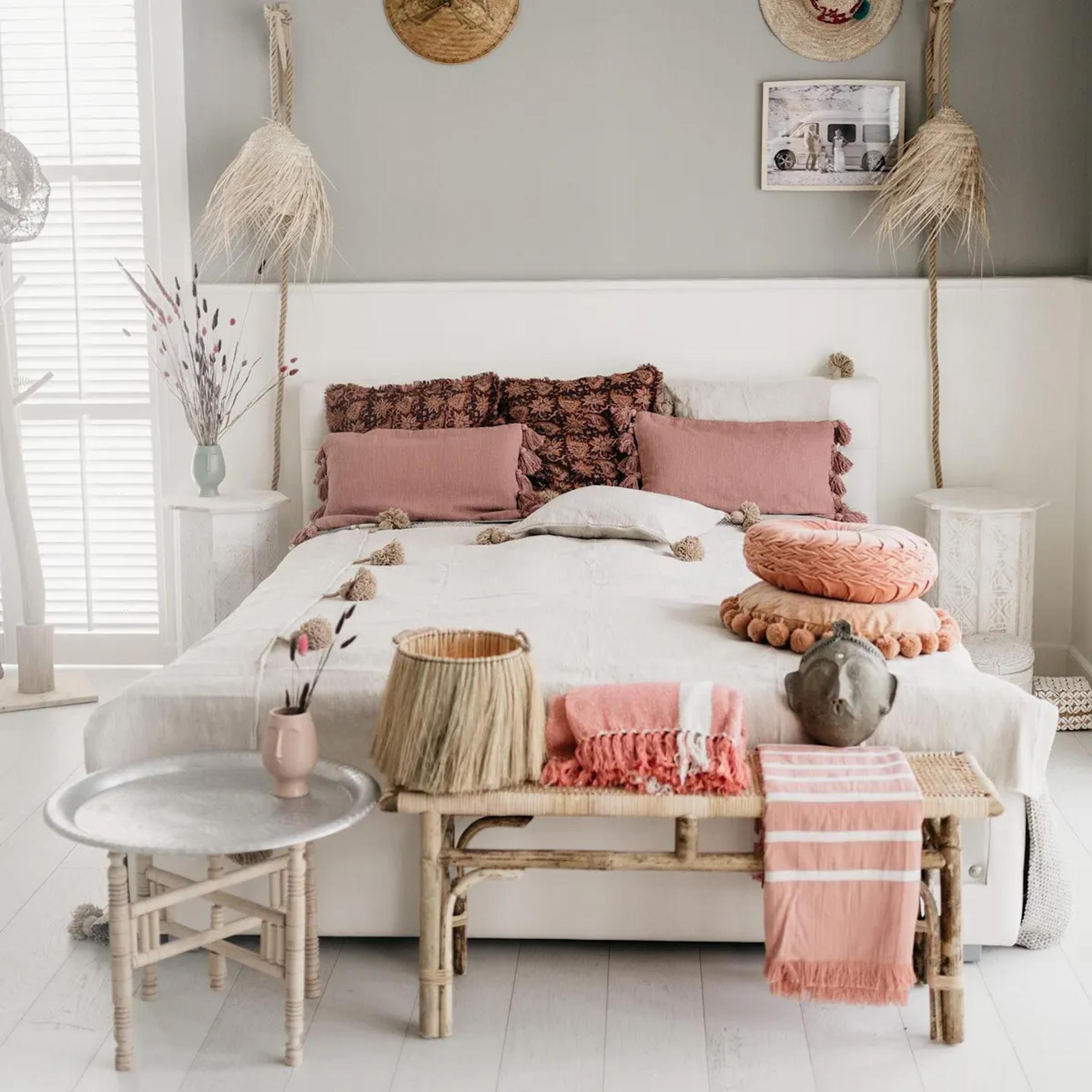 pink-bohemian-bedroom
