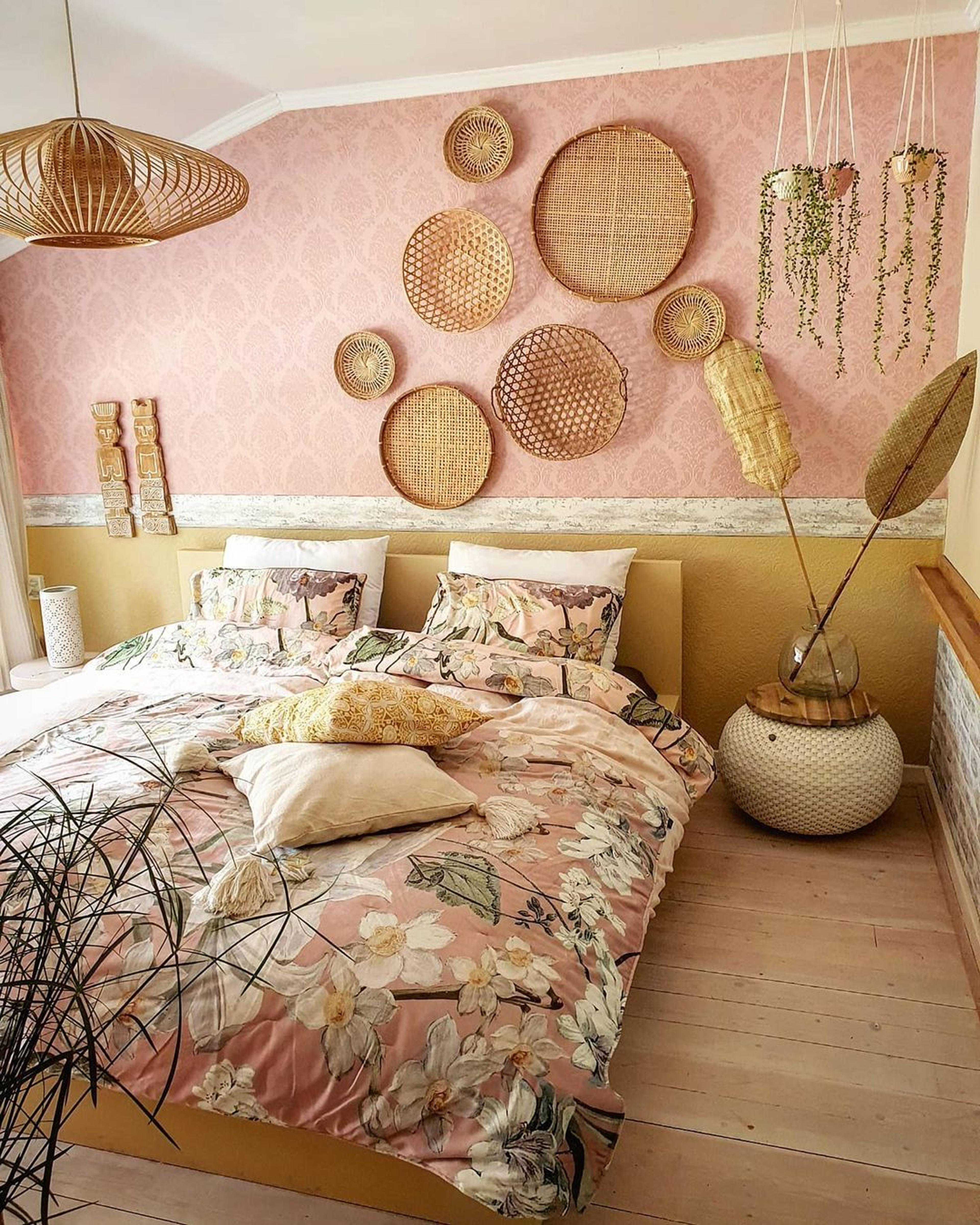 pink-bohemian-bedroom