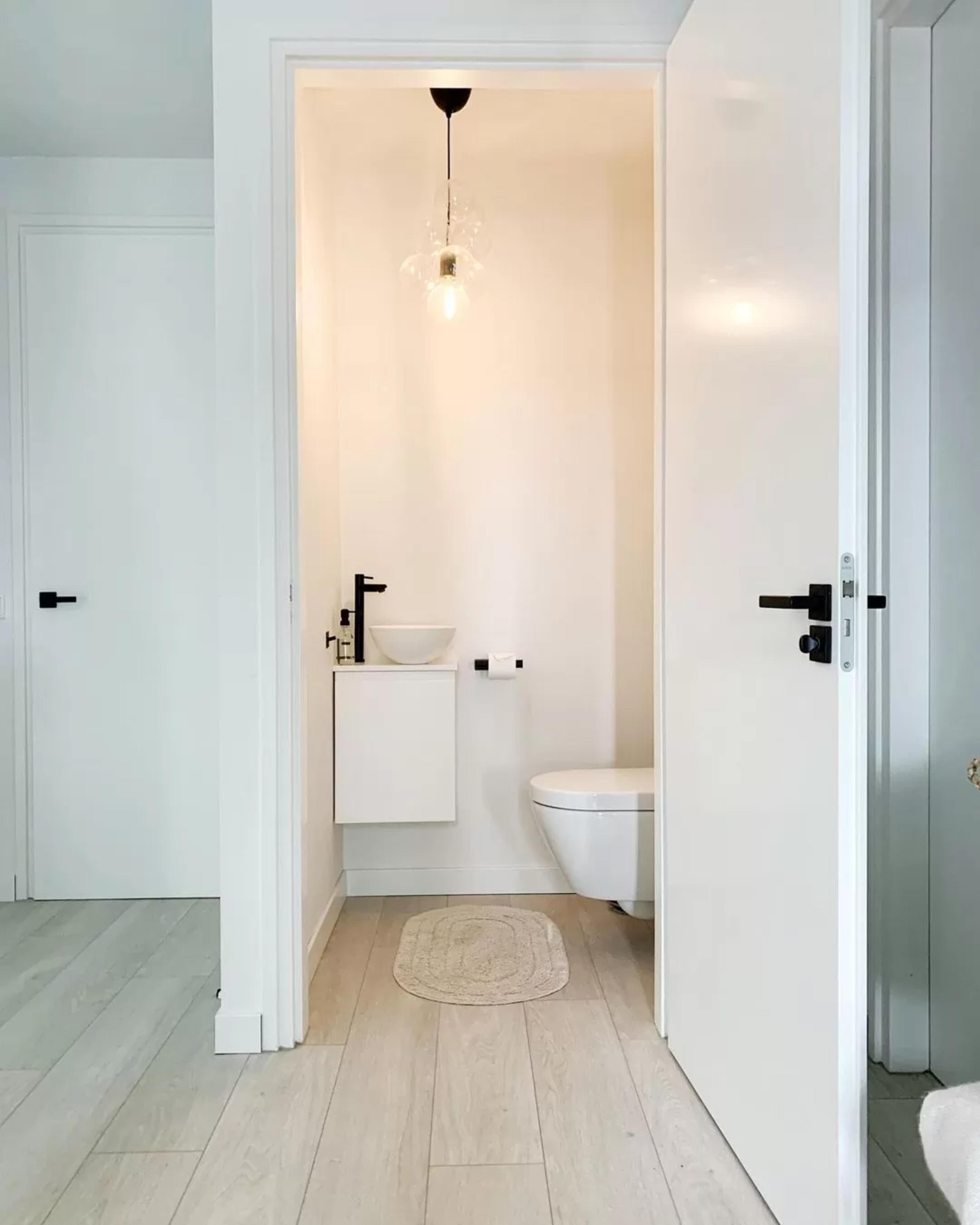 stijlvol toilet vloer loopt door