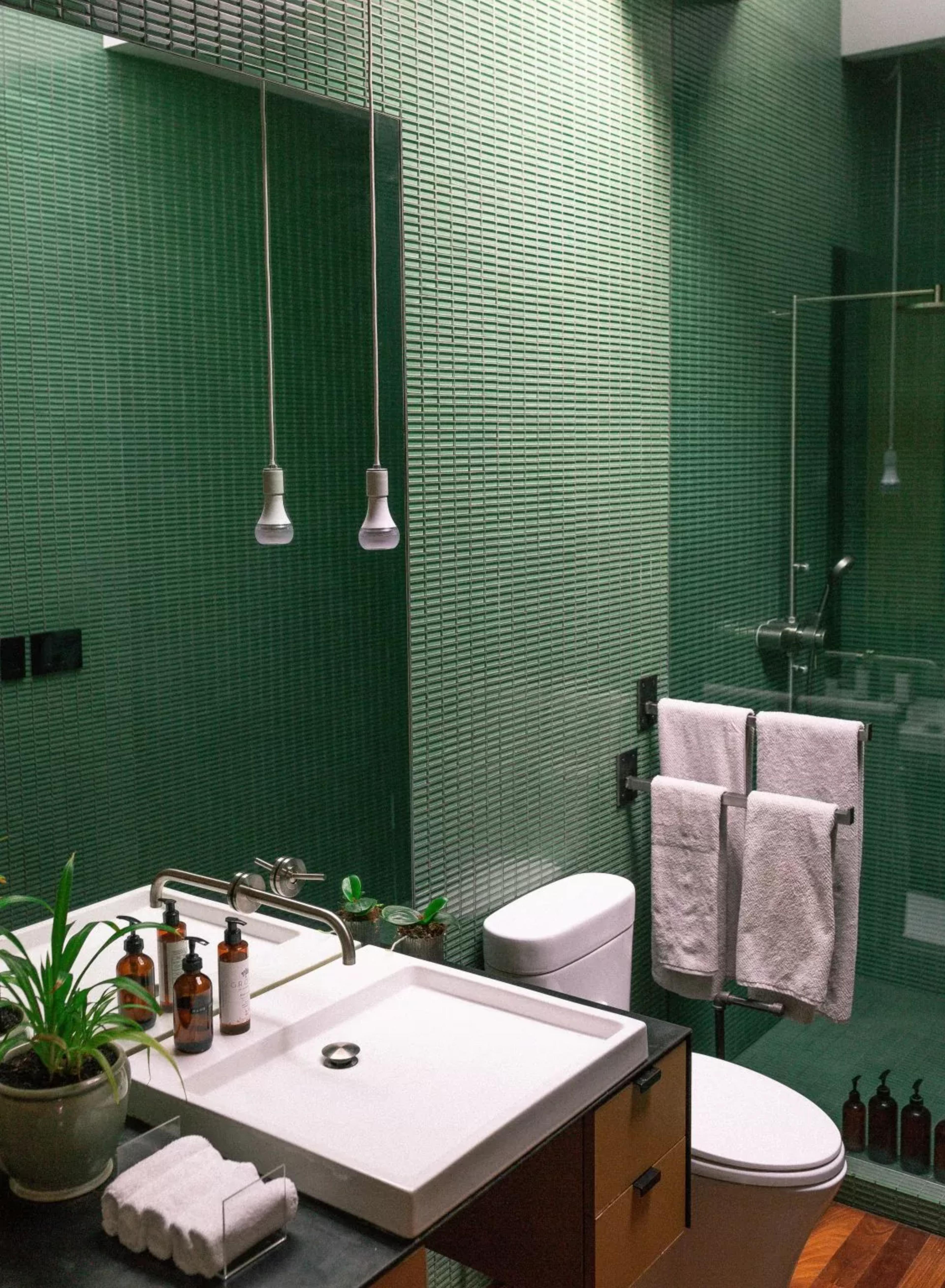 donkergroene-badkamer
