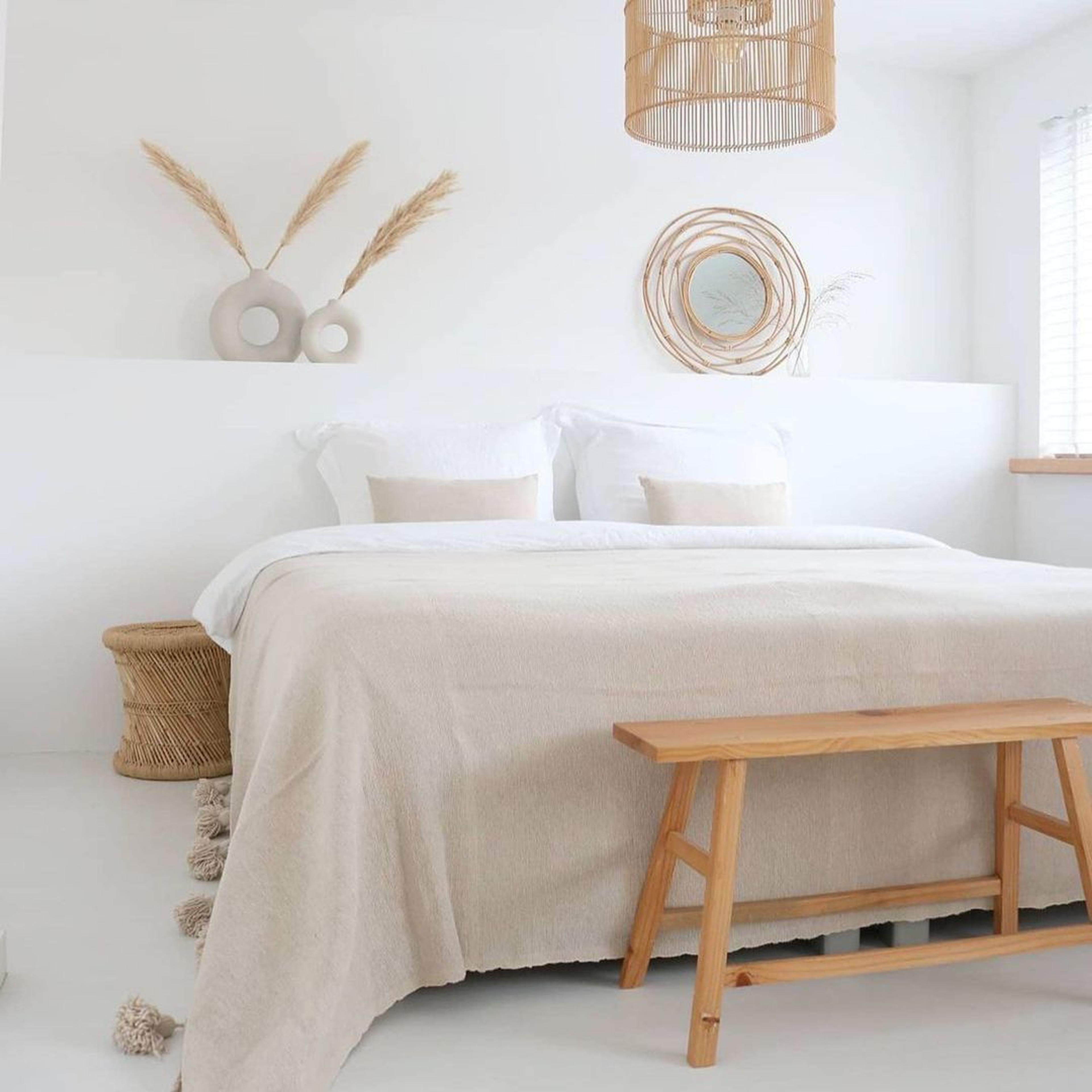 minimalist-bohemian-bedroom