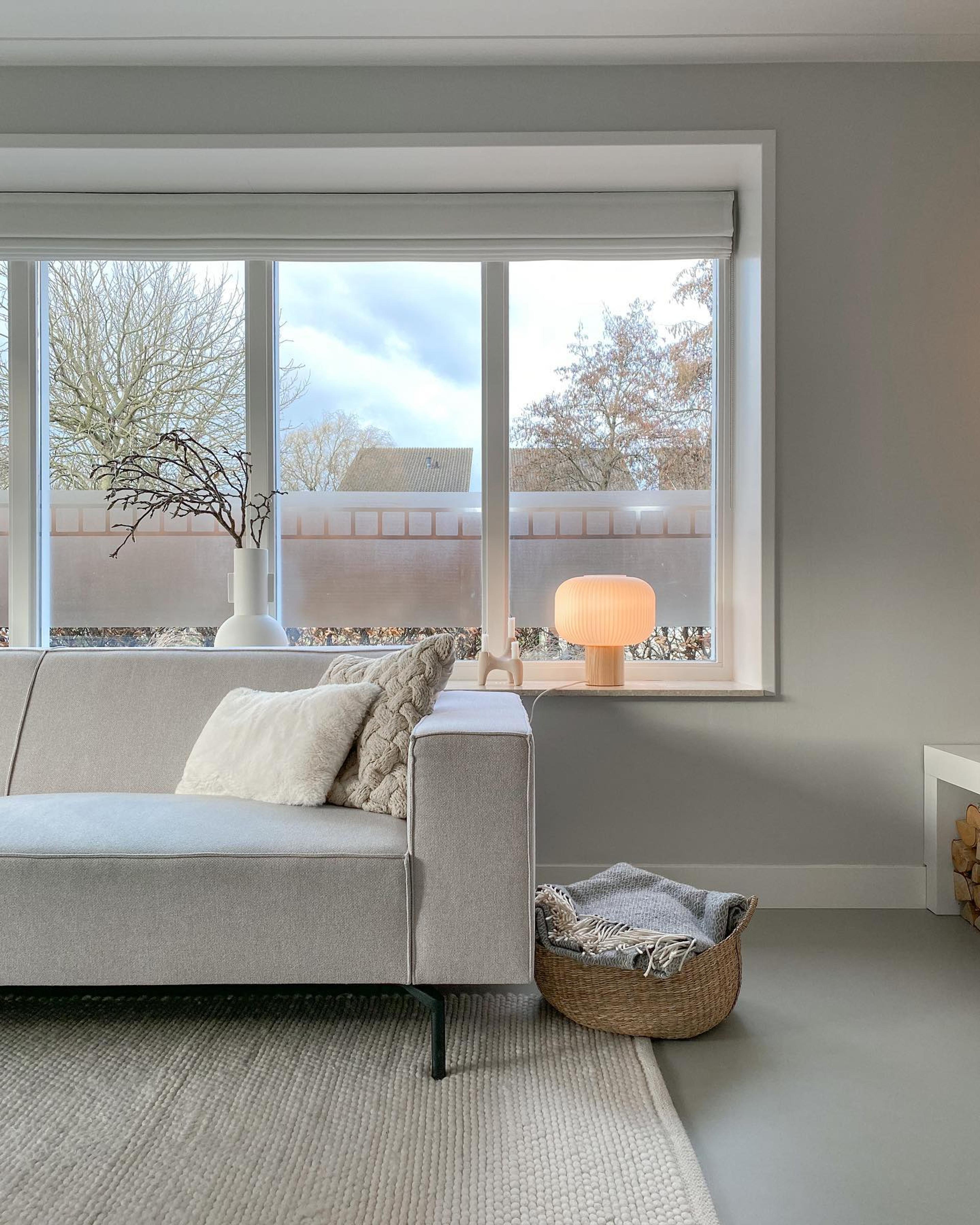 lichtgrijze-woonkamer