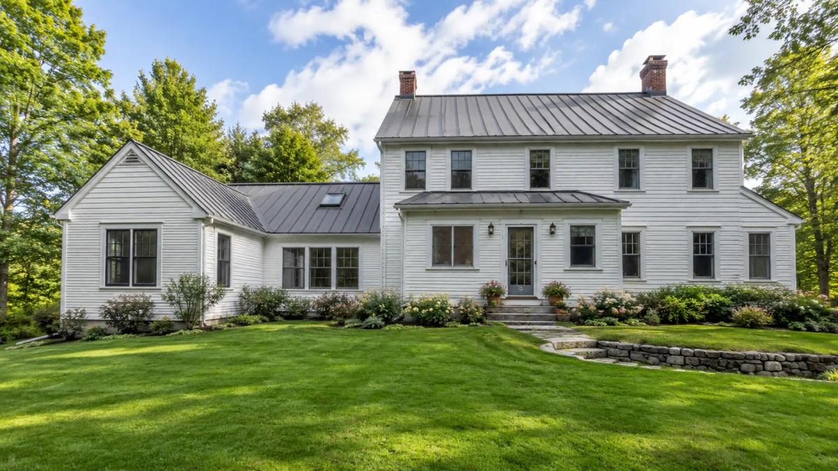 A beautiful, seamless home addition in Vermont, showcasing expert general contracting and exterior design.