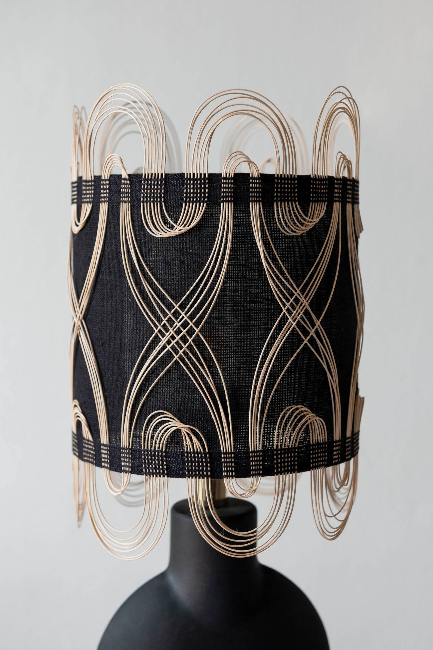 Courbes — lampe noire — détail de la matière, vue 2