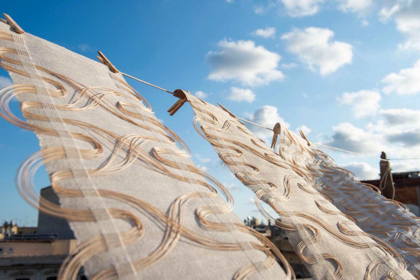 Lin & Rotin — transparence des lés en plein air