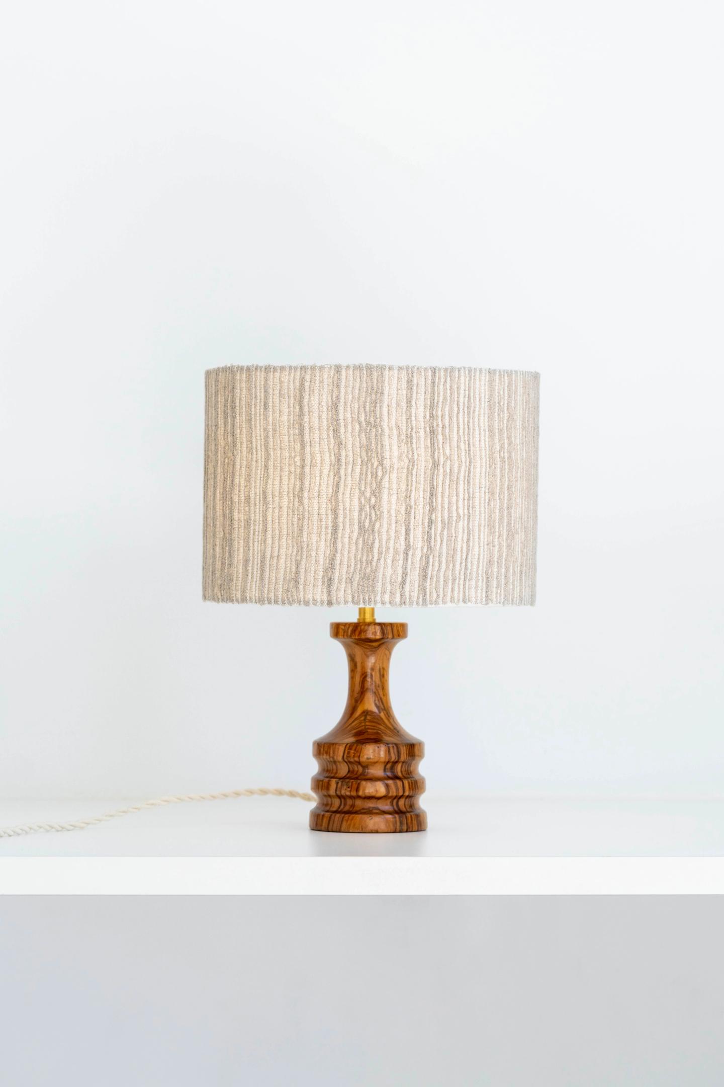 Aube — lampe allumée