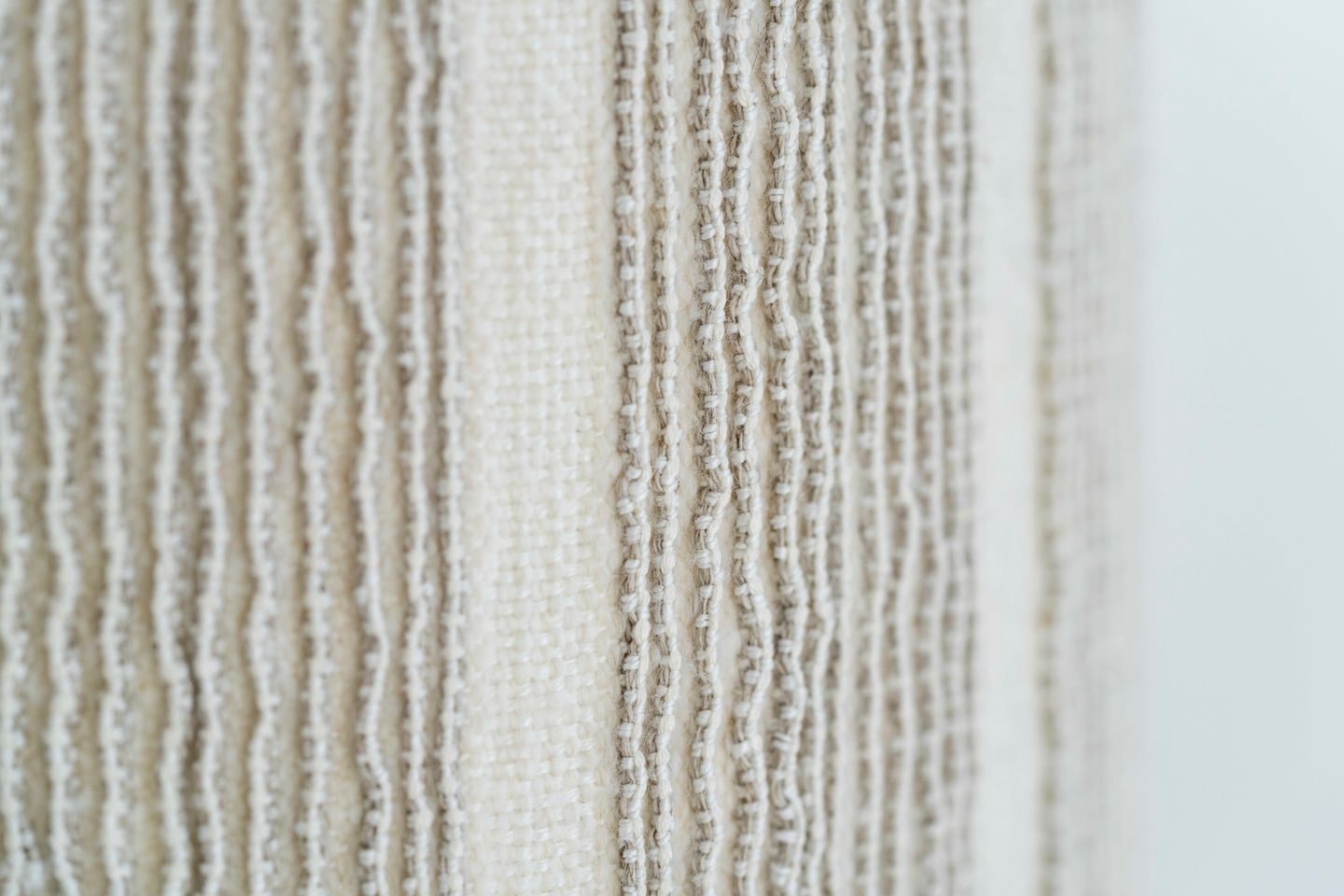 Orbe — détail du tissage plissé