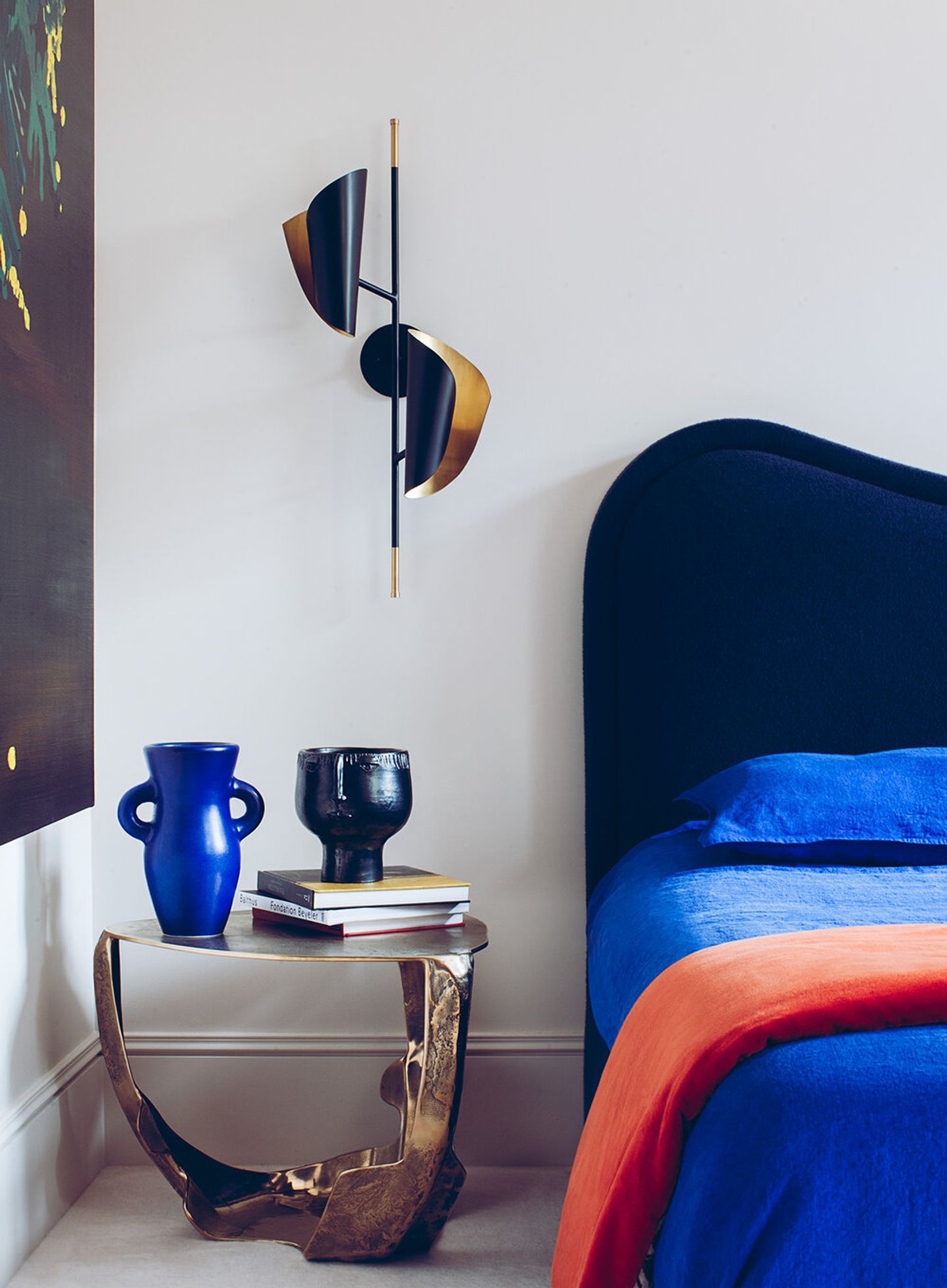 Détail de la tête de lit en Espuma Bleu Nuit, projet Réservoirs