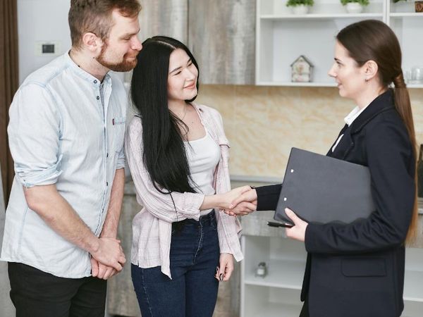 Understanding the Role of a Life Insurance Specialist: Five Things You Need to Know