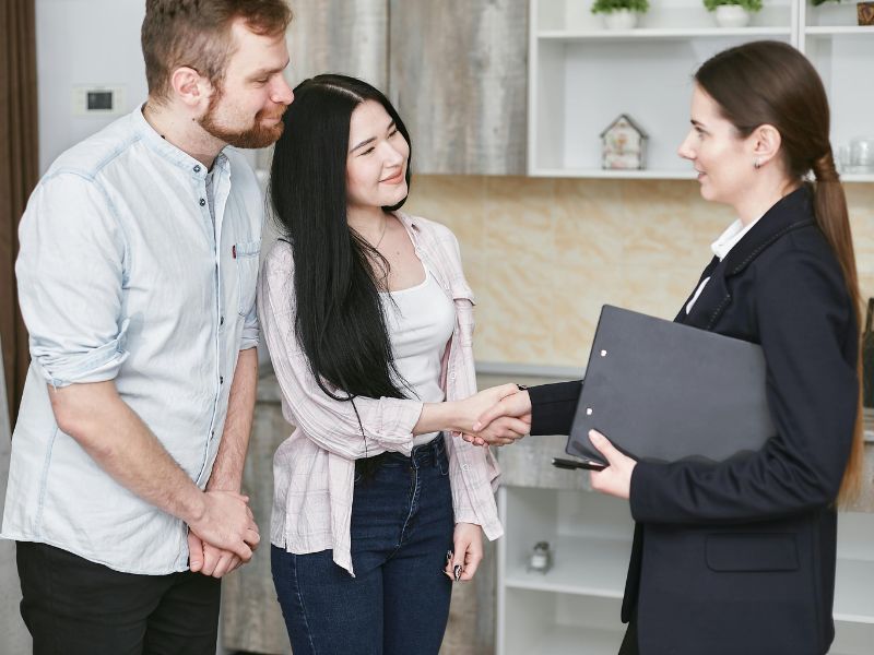 Understanding the Role of a Life Insurance Specialist: Five Things You Need to Know