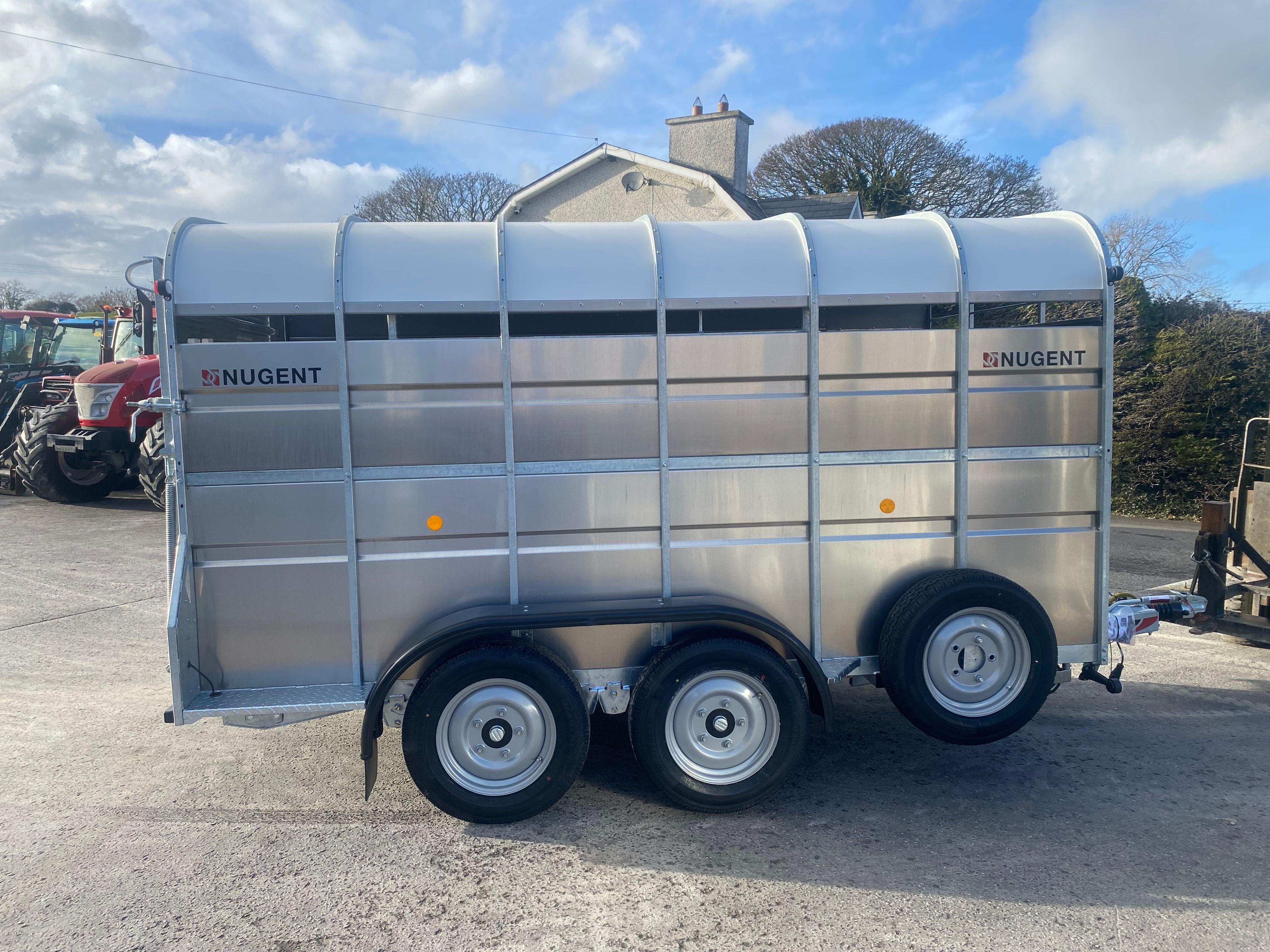 Nugent 12ft cattle trailer — photo 1