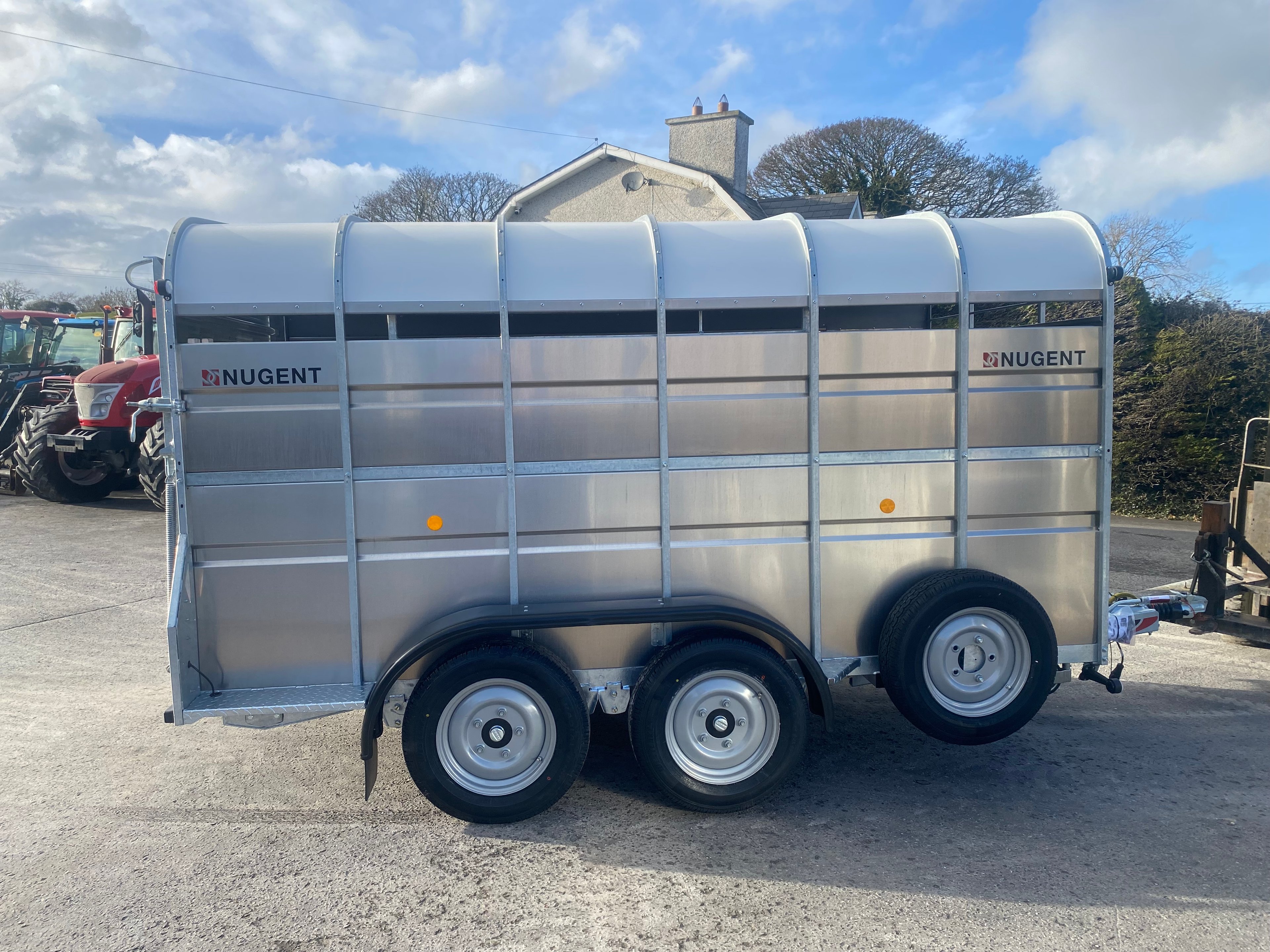 Nugent 12ft cattle trailer — photo 1